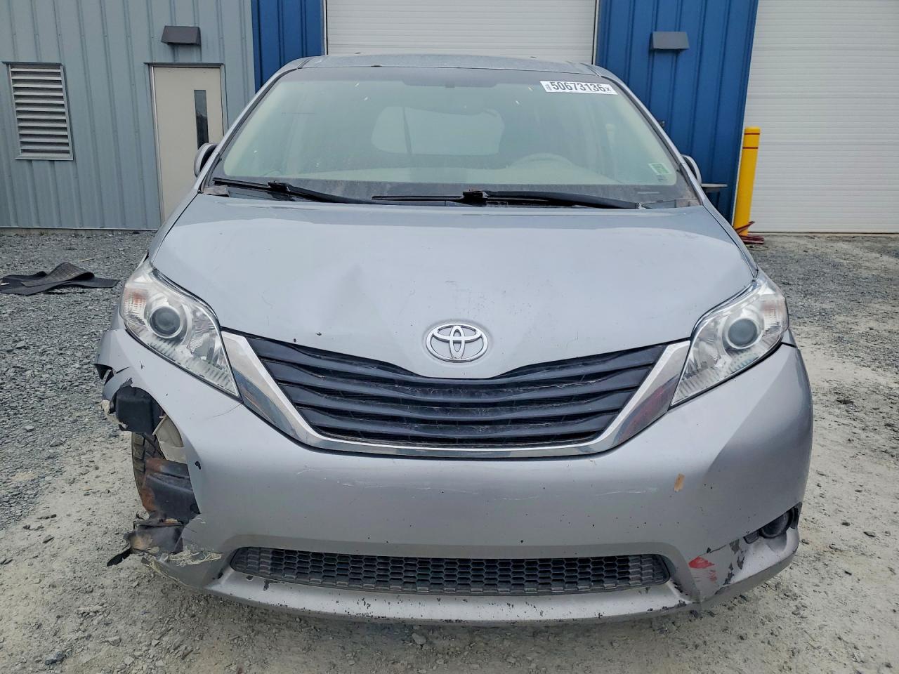 2011 Toyota Sienna Le Серебряный vin: 5TDKK3DC8BS159342