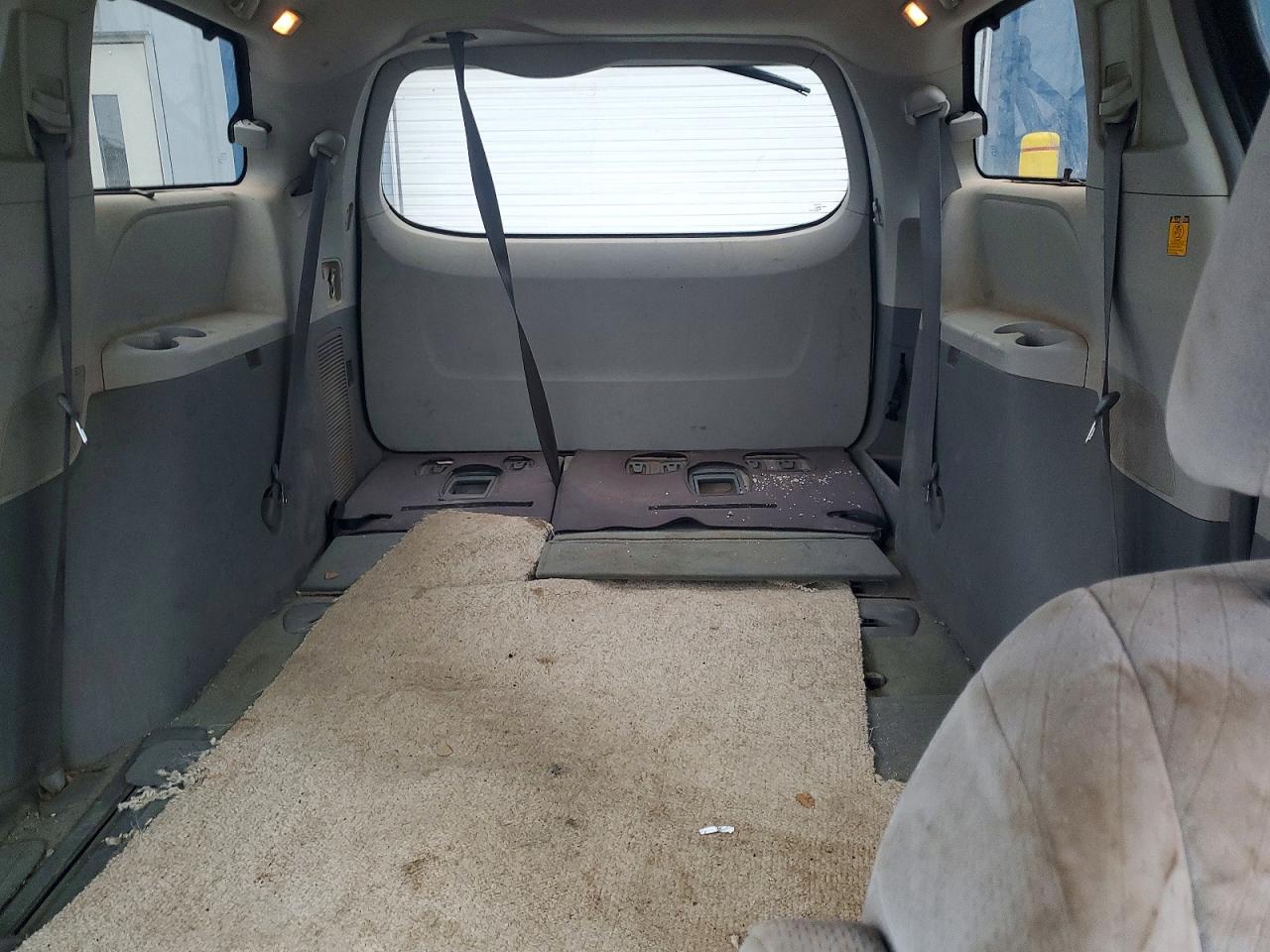 2011 Toyota Sienna Le Серебряный vin: 5TDKK3DC8BS159342