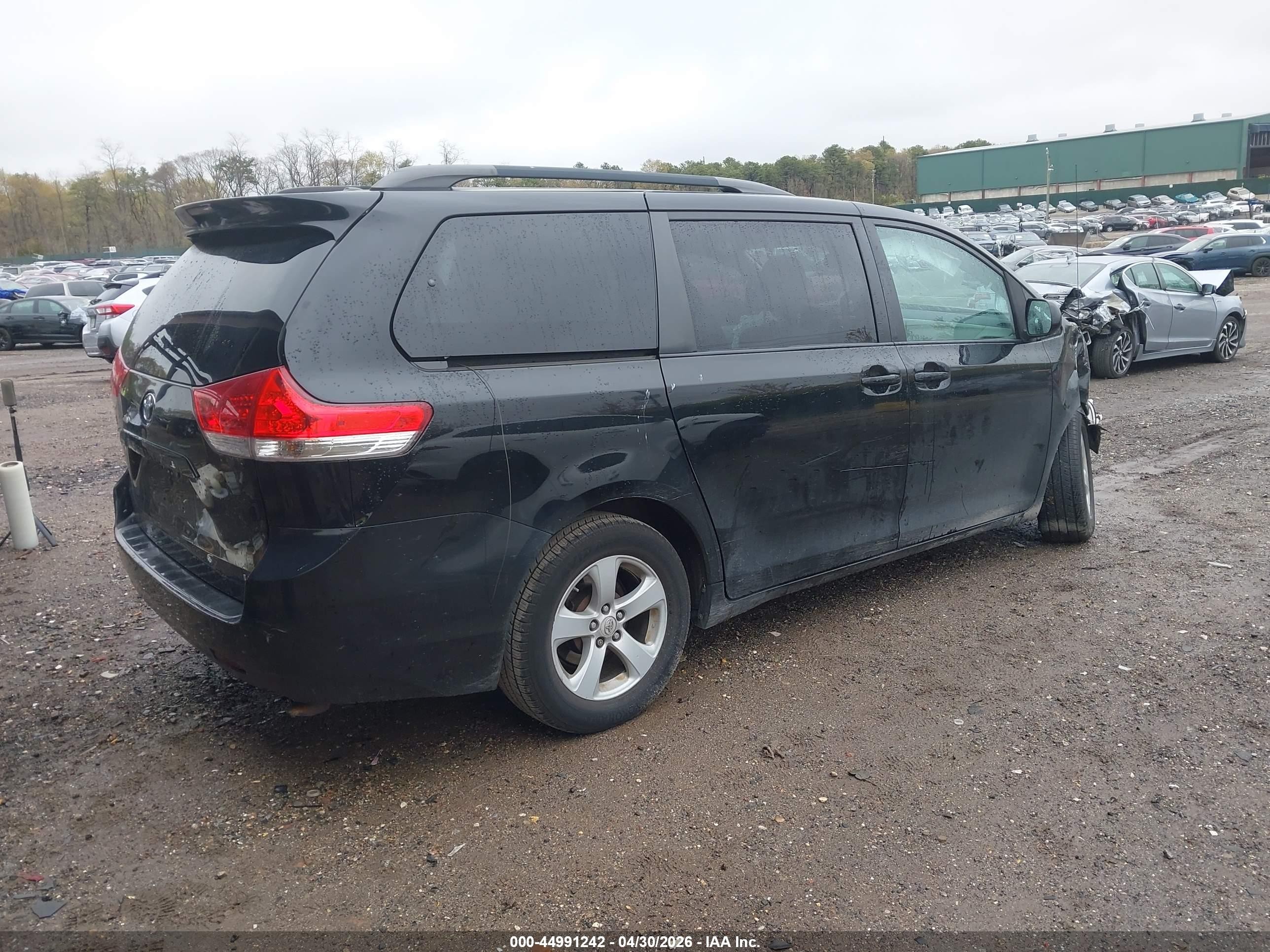 2011 Toyota Sienna Le V6 Черный vin: 5TDKK3DC8BS171801