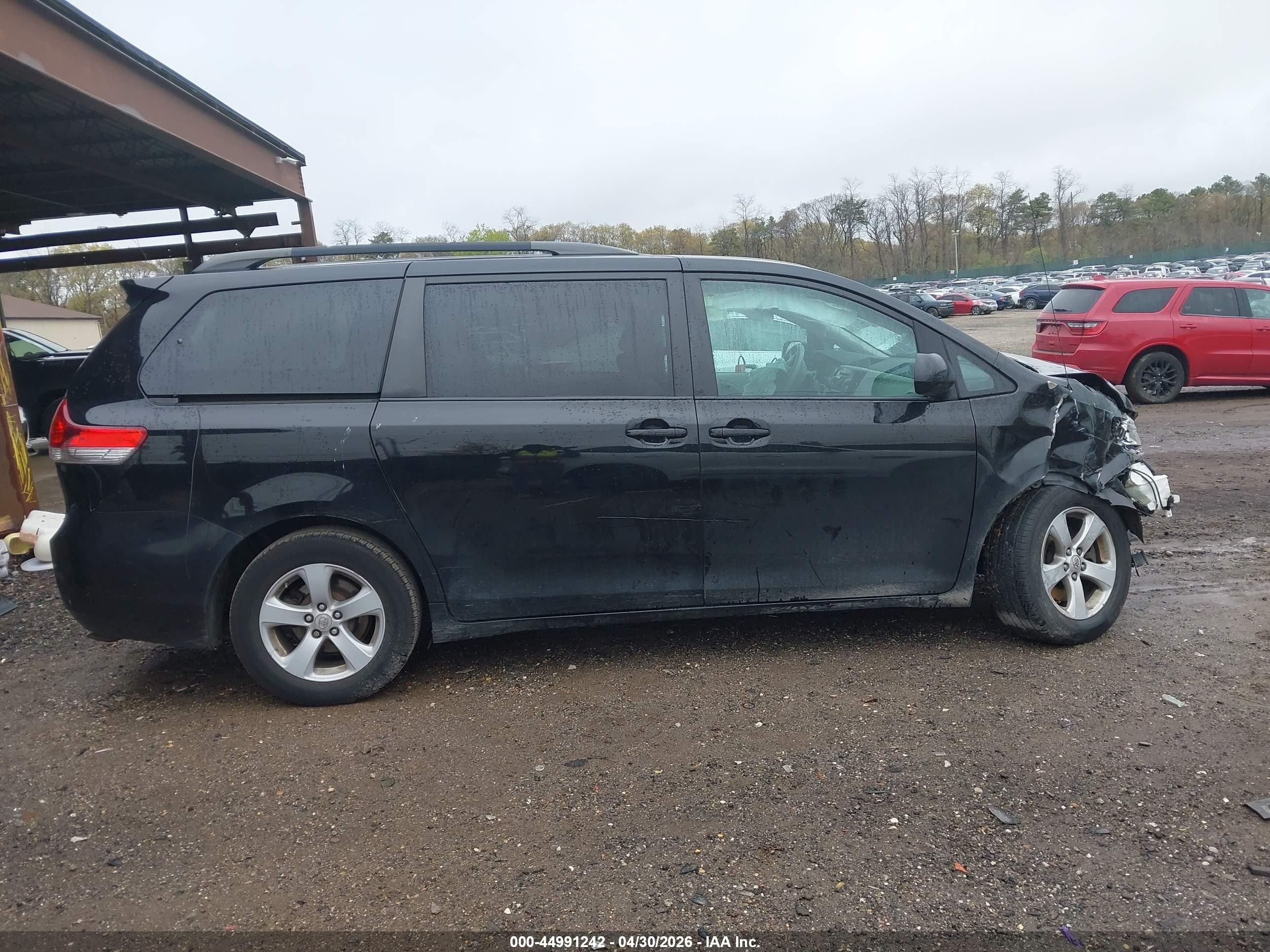 2011 Toyota Sienna Le V6 Черный vin: 5TDKK3DC8BS171801