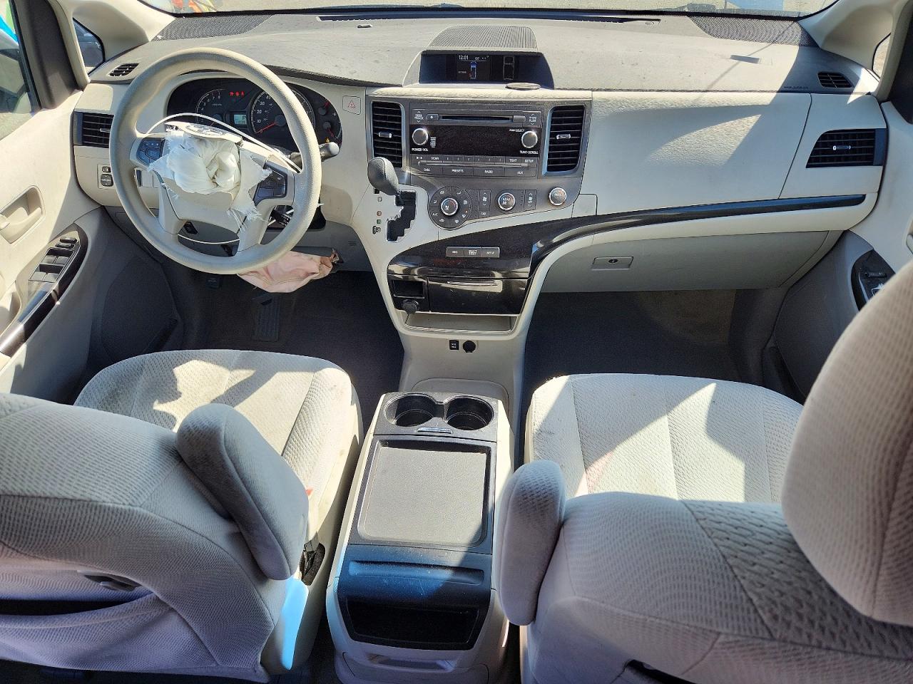 2011 Toyota Sienna Le White vin: 5TDKK3DC8BS172494
