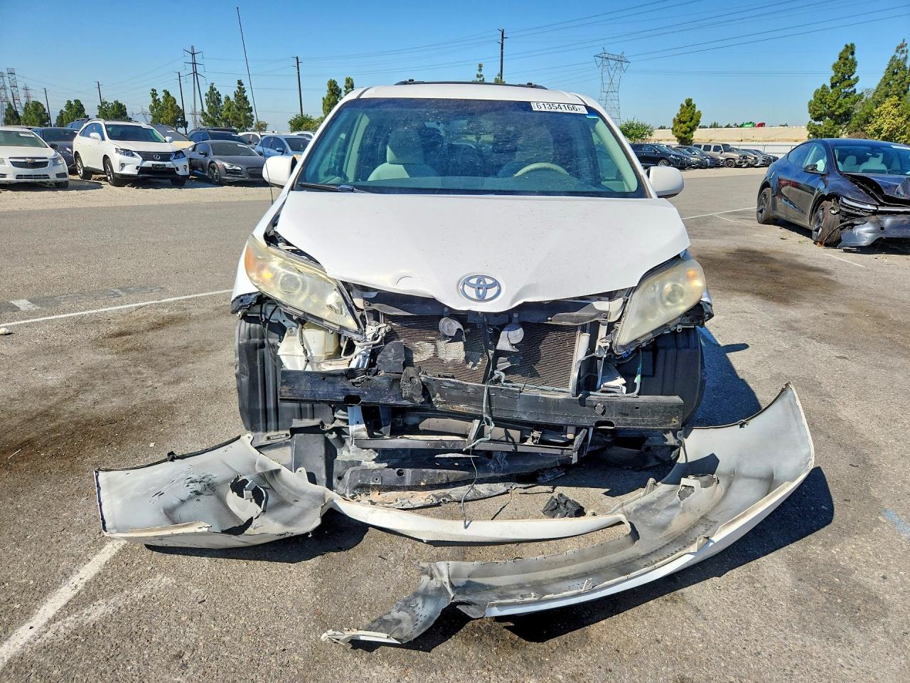 2011 Toyota Sienna Le White vin: 5TDKK3DC8BS172494