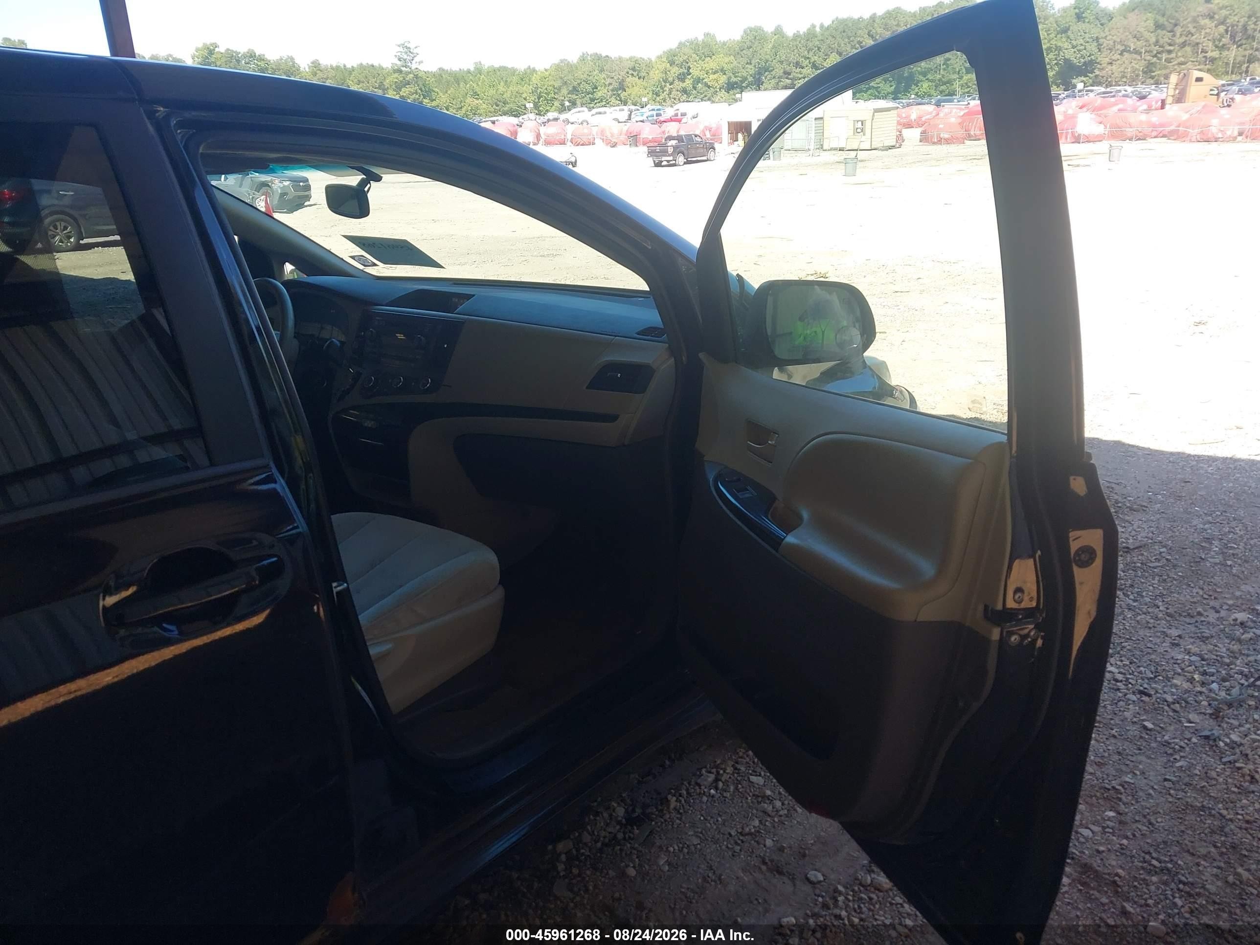 2011 Toyota Sienna Le V6 Black vin: 5TDKK3DC8BS172589