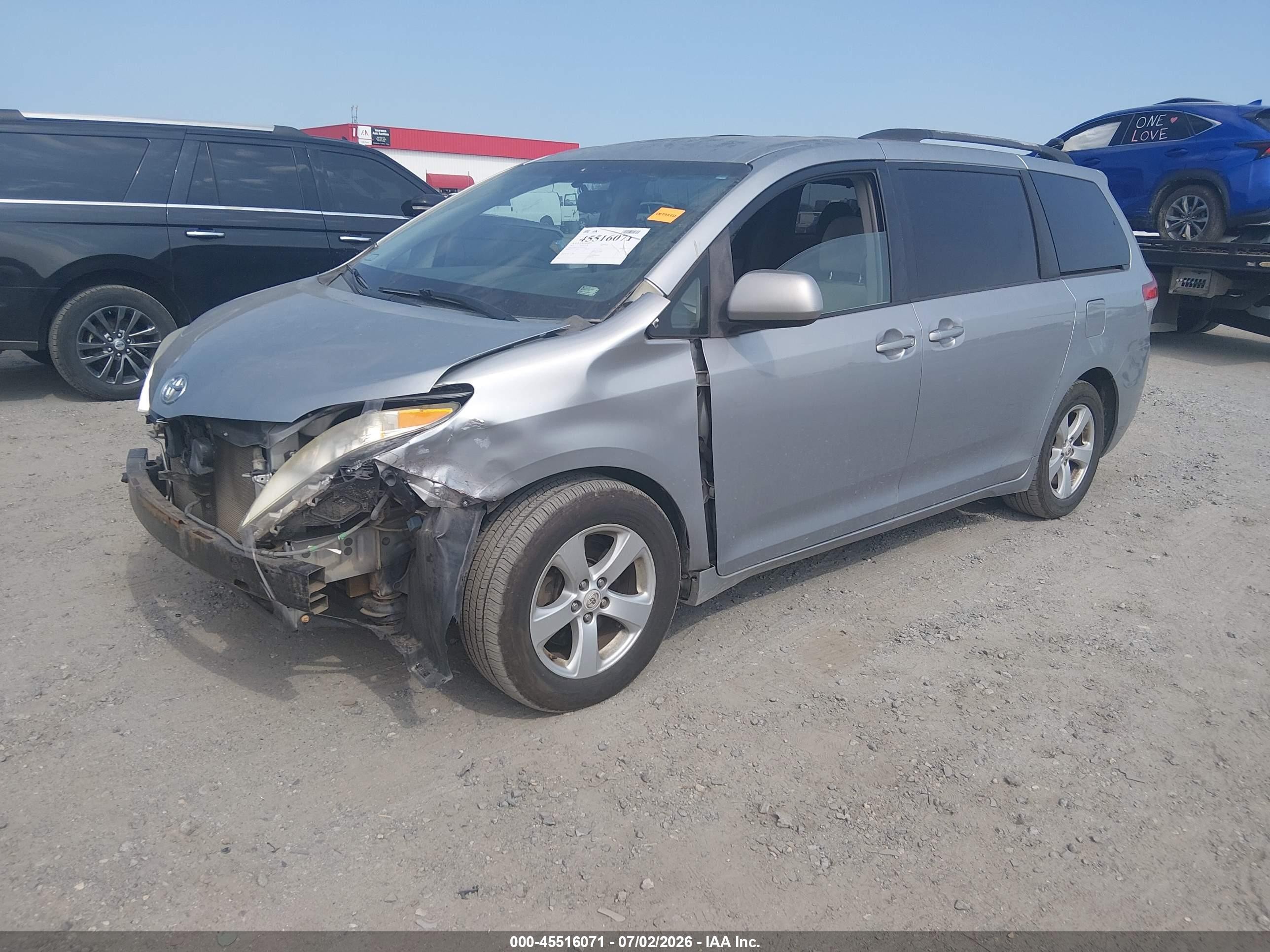2012 Toyota Sienna Le V6 8 Passenger Серебряный vin: 5TDKK3DC8CS190673