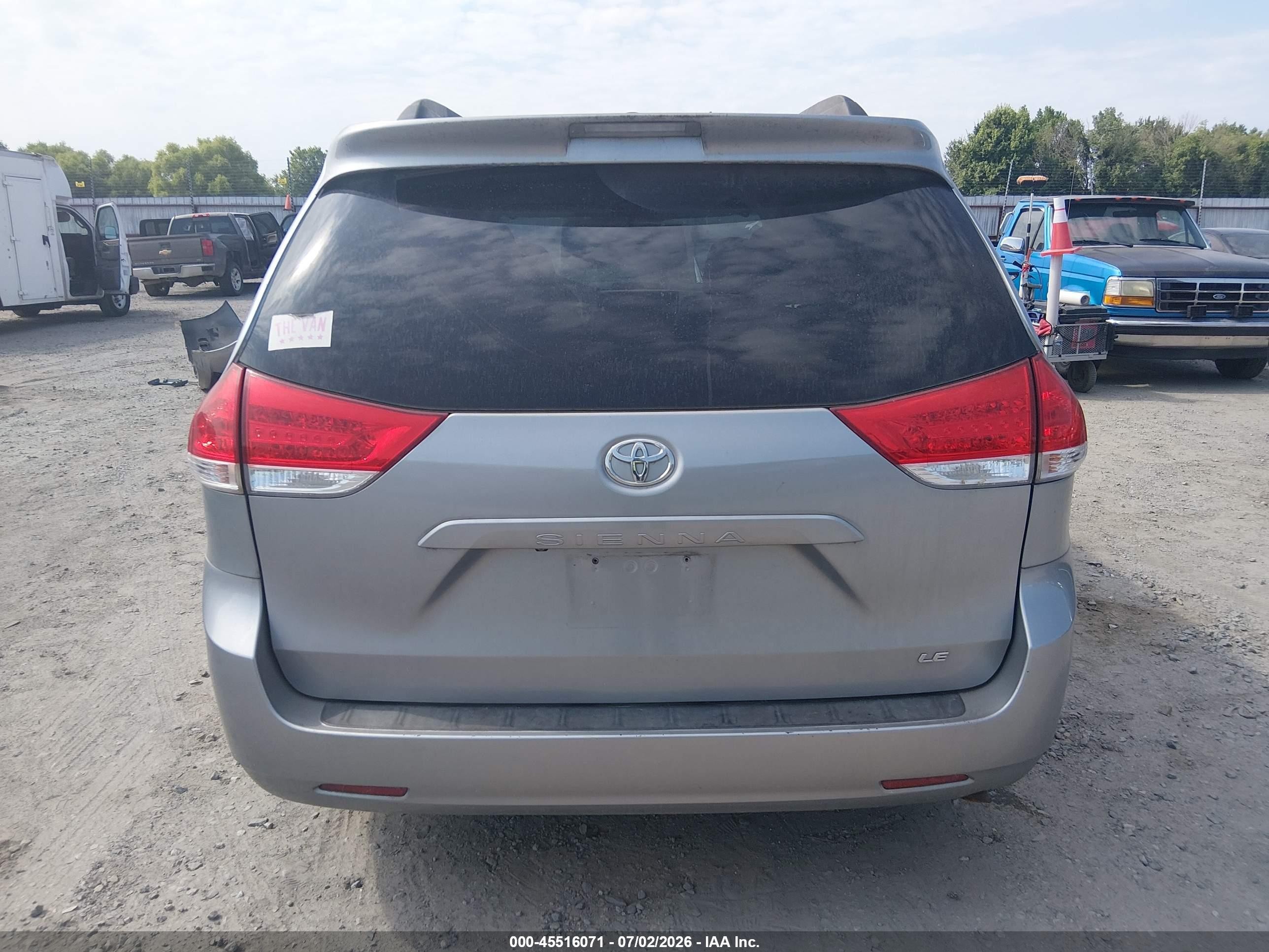 2012 Toyota Sienna Le V6 8 Passenger Серебряный vin: 5TDKK3DC8CS190673