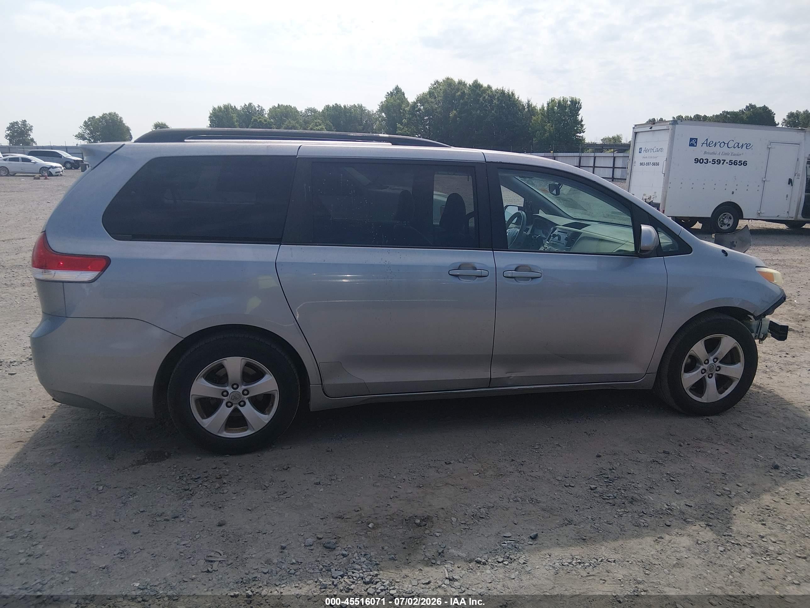 2012 Toyota Sienna Le V6 8 Passenger Серебряный vin: 5TDKK3DC8CS190673
