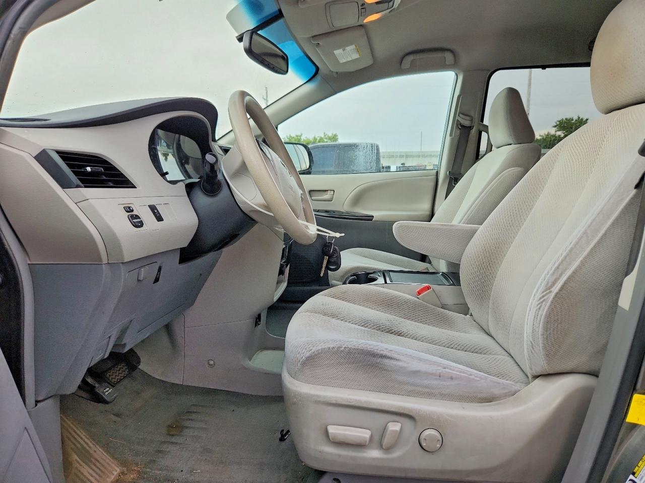 2012 Toyota Sienna Le Green vin: 5TDKK3DC8CS208976