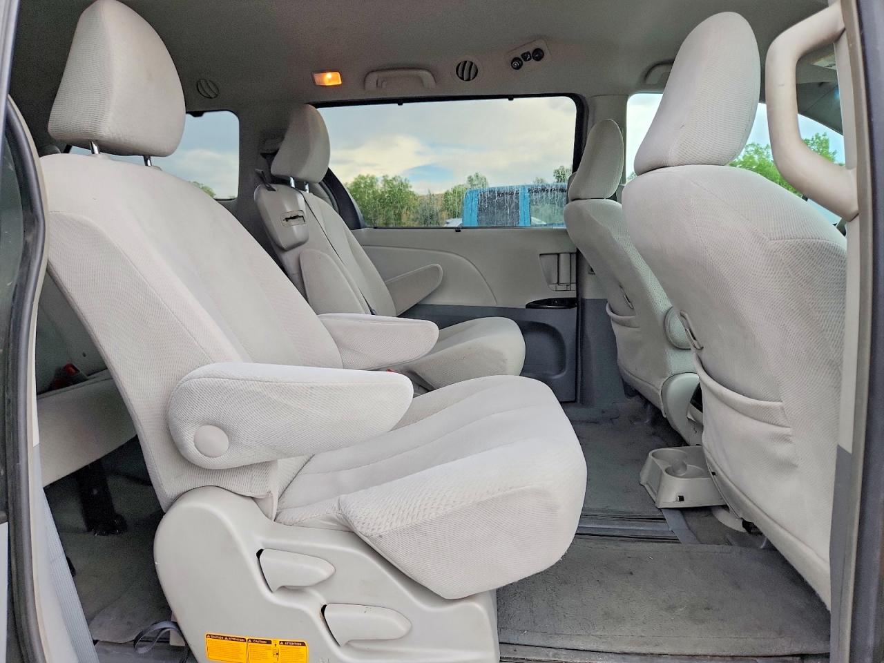 2012 Toyota Sienna Le Green vin: 5TDKK3DC8CS208976