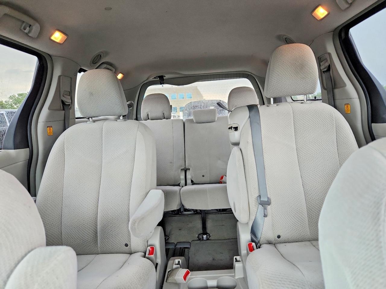 2012 Toyota Sienna Le Green vin: 5TDKK3DC8CS208976