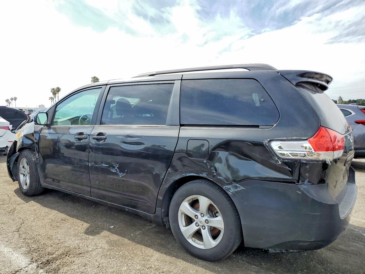 2012 Toyota Sienna Le 8-passenger Black vin: 5TDKK3DC8CS218200