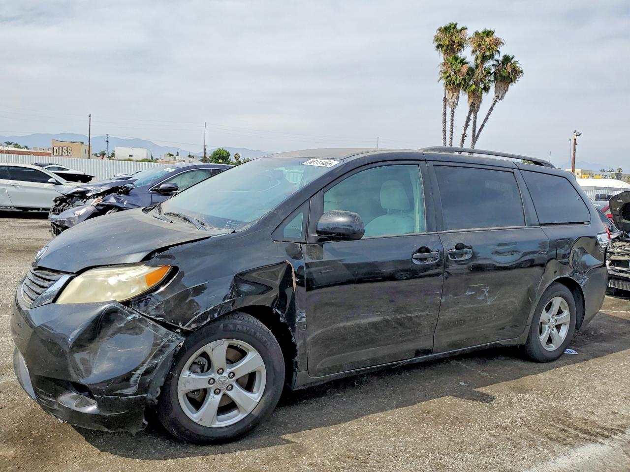 2012 Toyota Sienna Le 8-passenger Black vin: 5TDKK3DC8CS218200