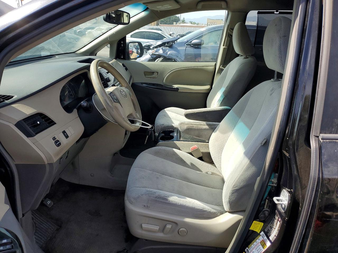 2012 Toyota Sienna Le 8-passenger Black vin: 5TDKK3DC8CS218200