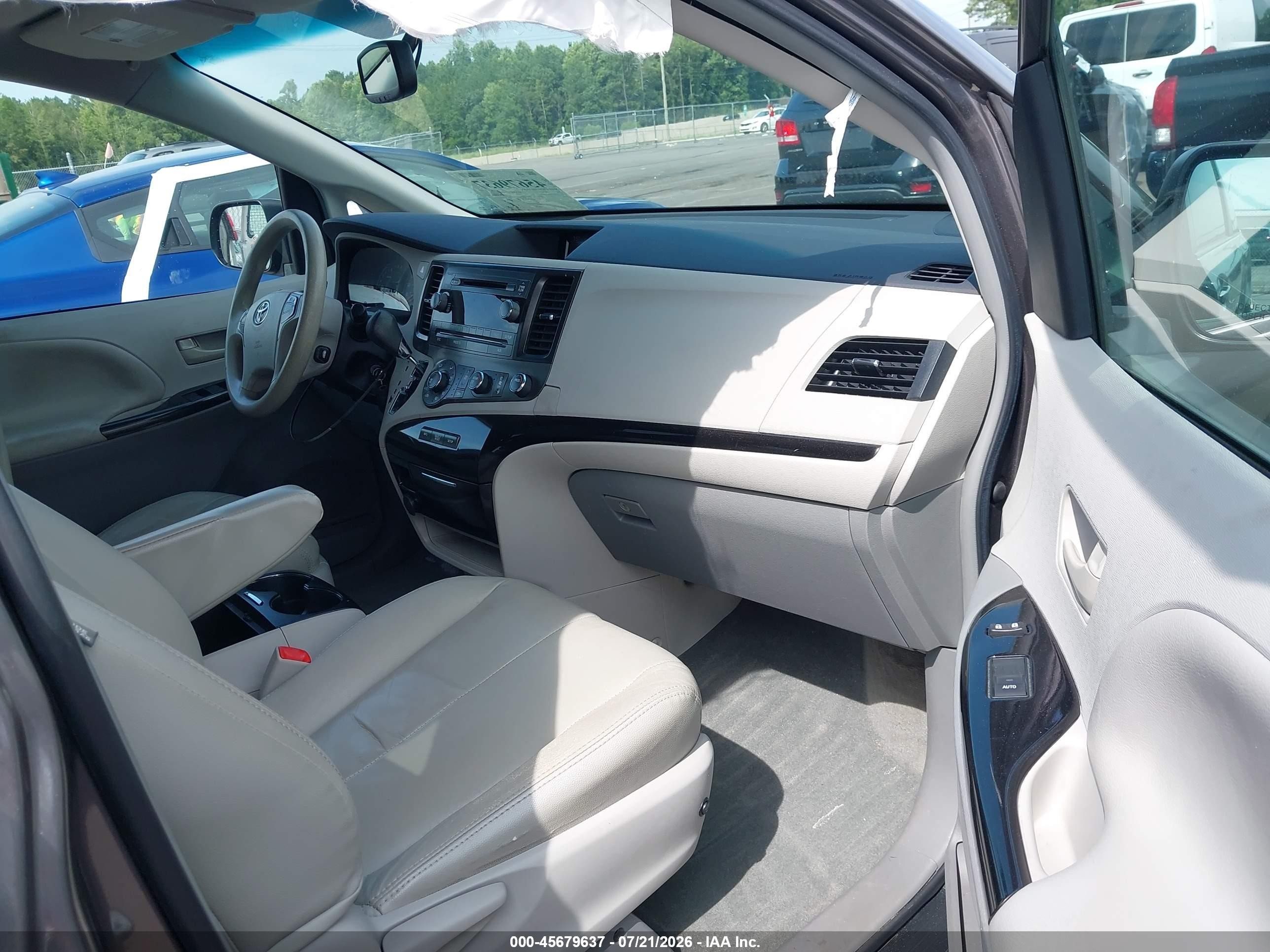 2012 Toyota Sienna Le V6 8 Passenger Gray vin: 5TDKK3DC8CS218293