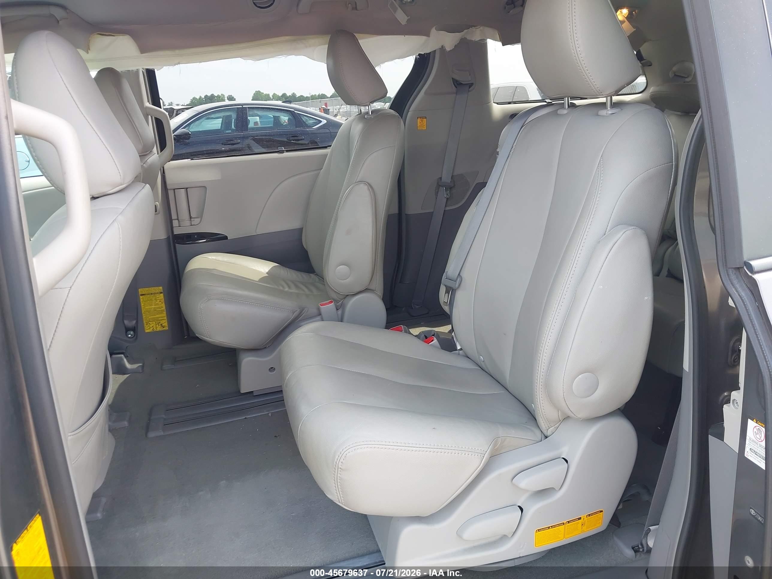 2012 Toyota Sienna Le V6 8 Passenger Gray vin: 5TDKK3DC8CS218293