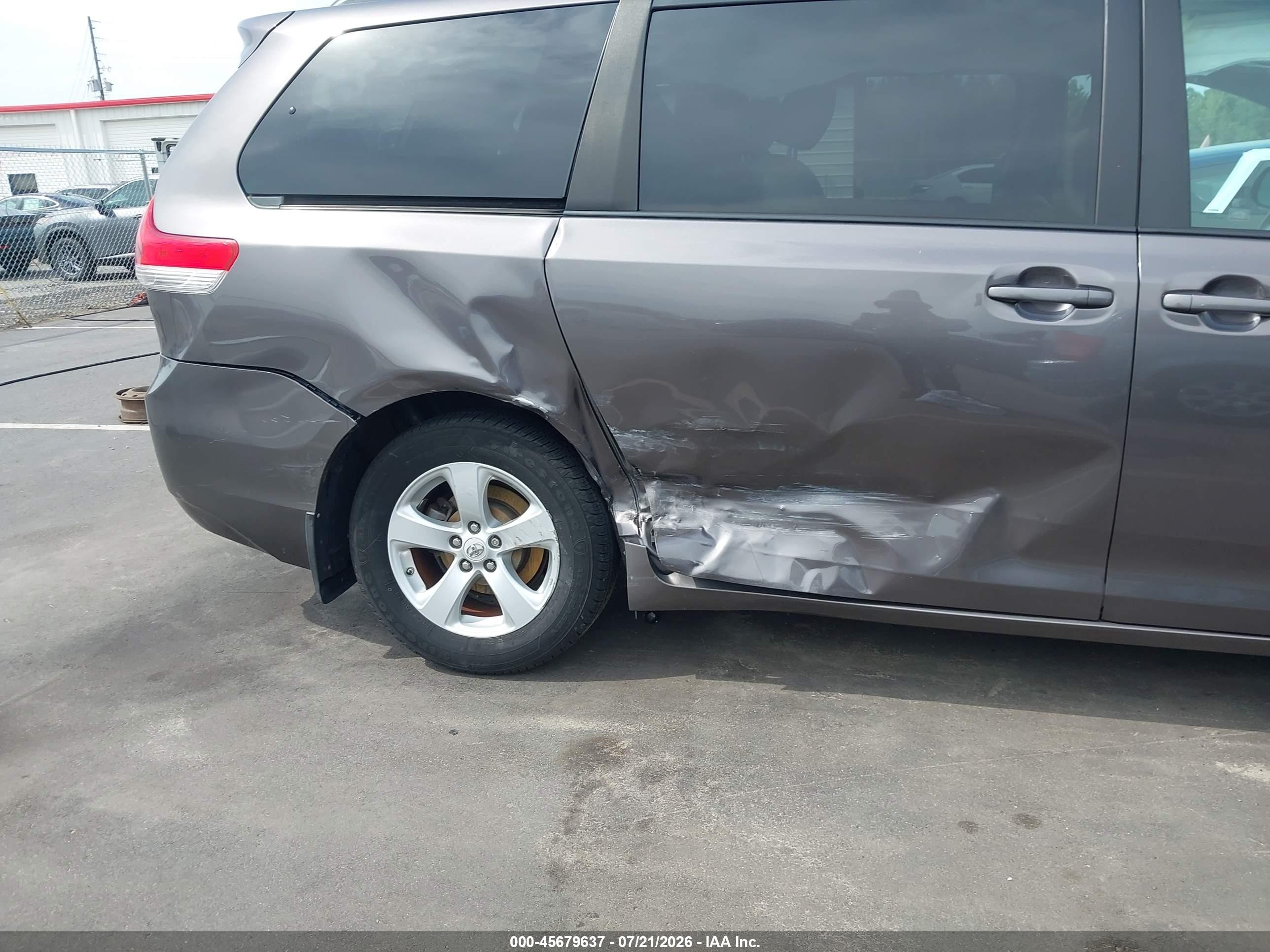 2012 Toyota Sienna Le V6 8 Passenger Gray vin: 5TDKK3DC8CS218293