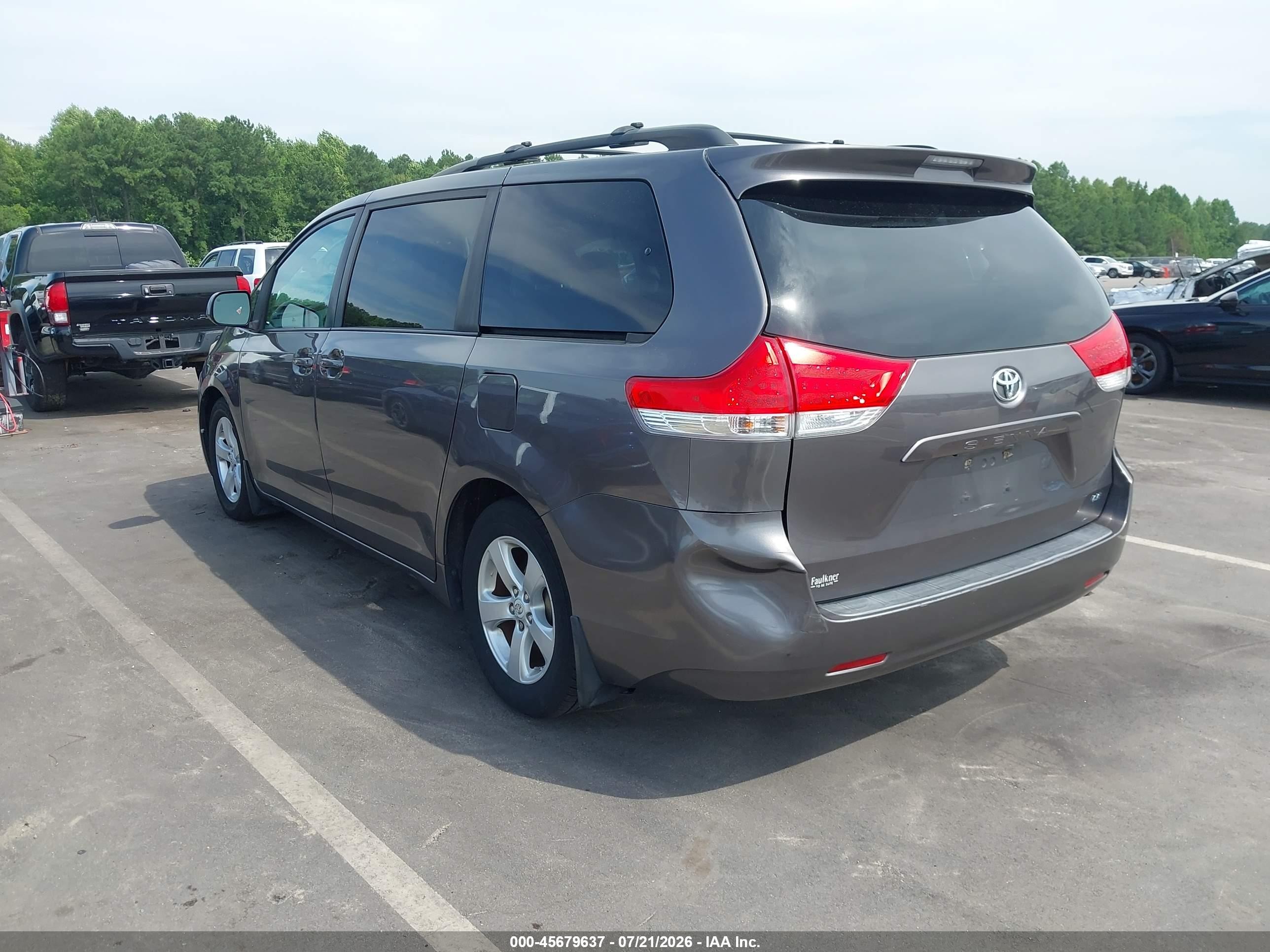 2012 Toyota Sienna Le V6 8 Passenger Gray vin: 5TDKK3DC8CS218293