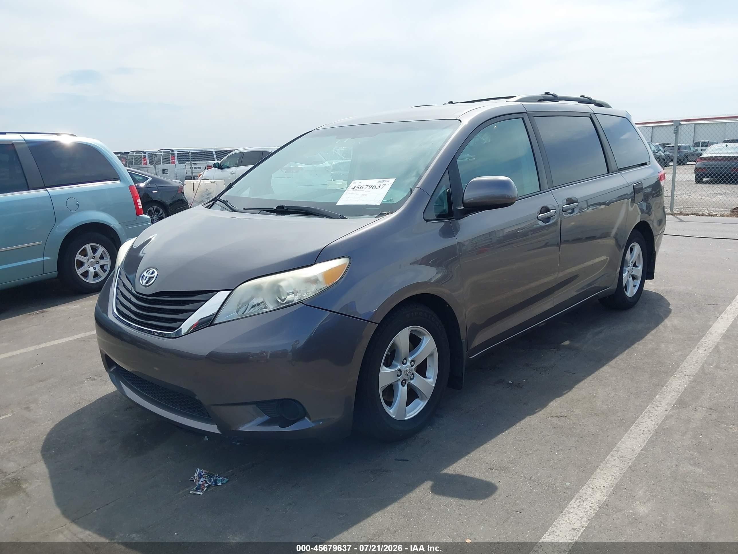 2012 Toyota Sienna Le V6 8 Passenger Gray vin: 5TDKK3DC8CS218293