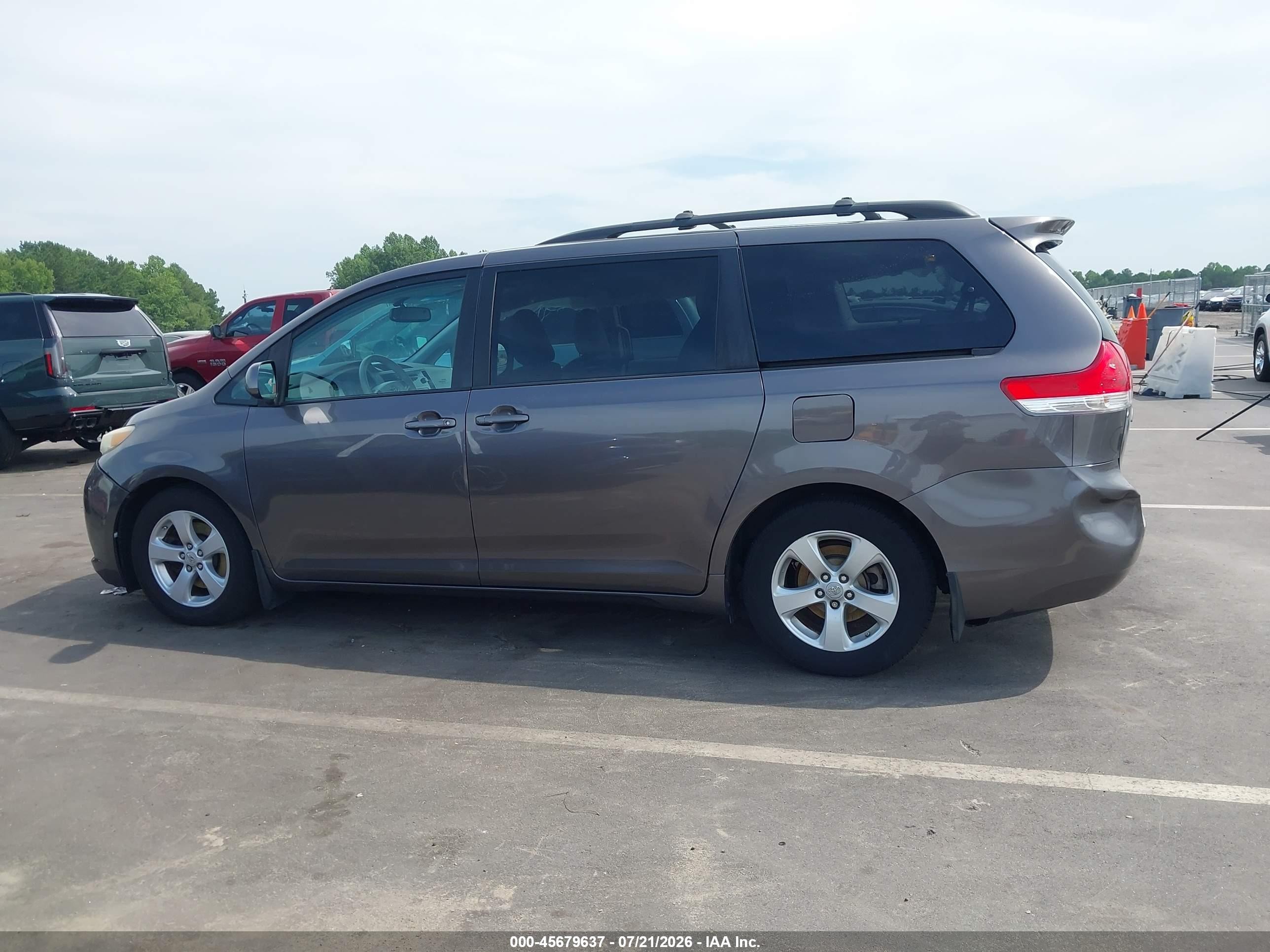2012 Toyota Sienna Le V6 8 Passenger Gray vin: 5TDKK3DC8CS218293