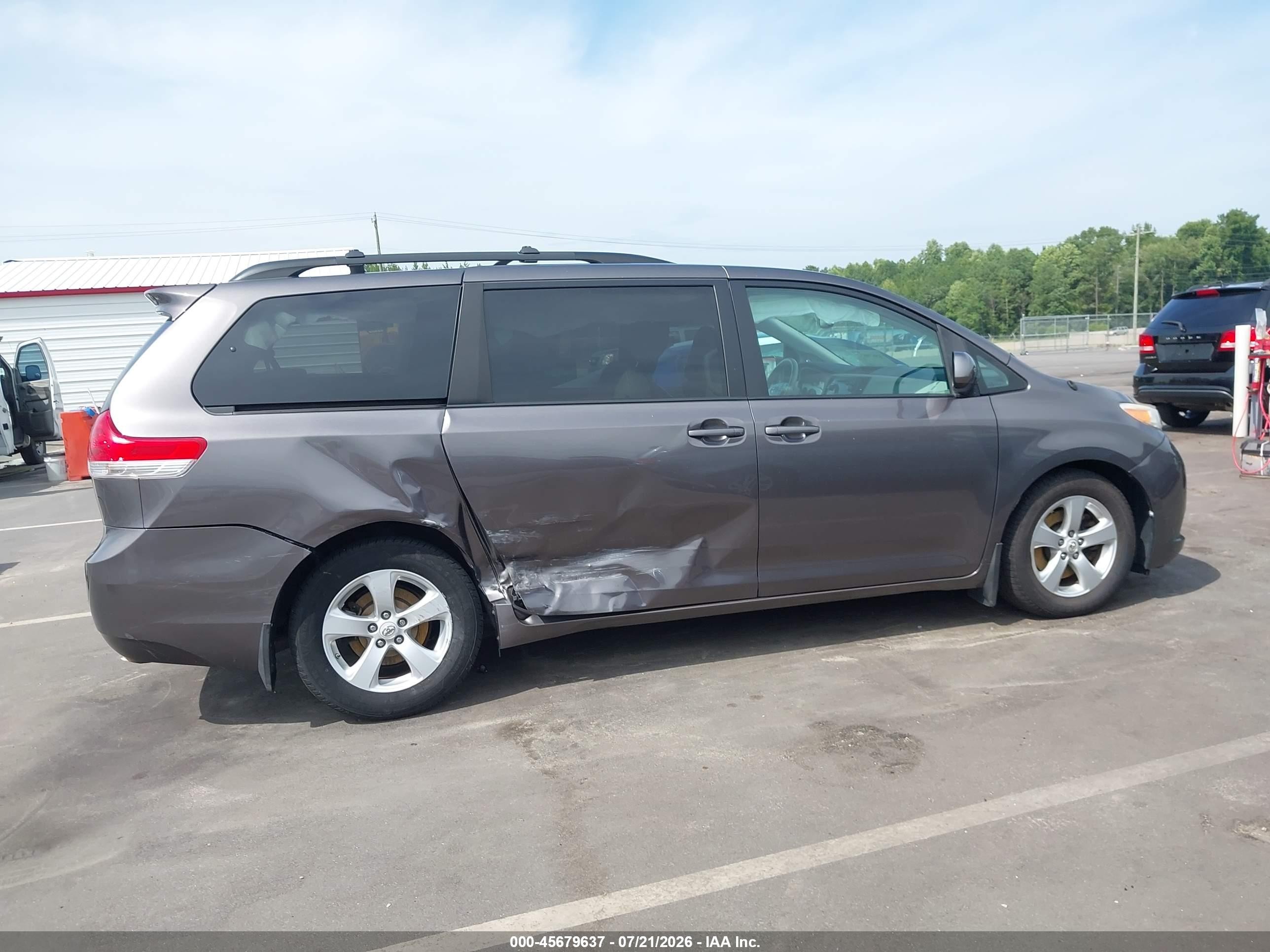 2012 Toyota Sienna Le V6 8 Passenger Gray vin: 5TDKK3DC8CS218293