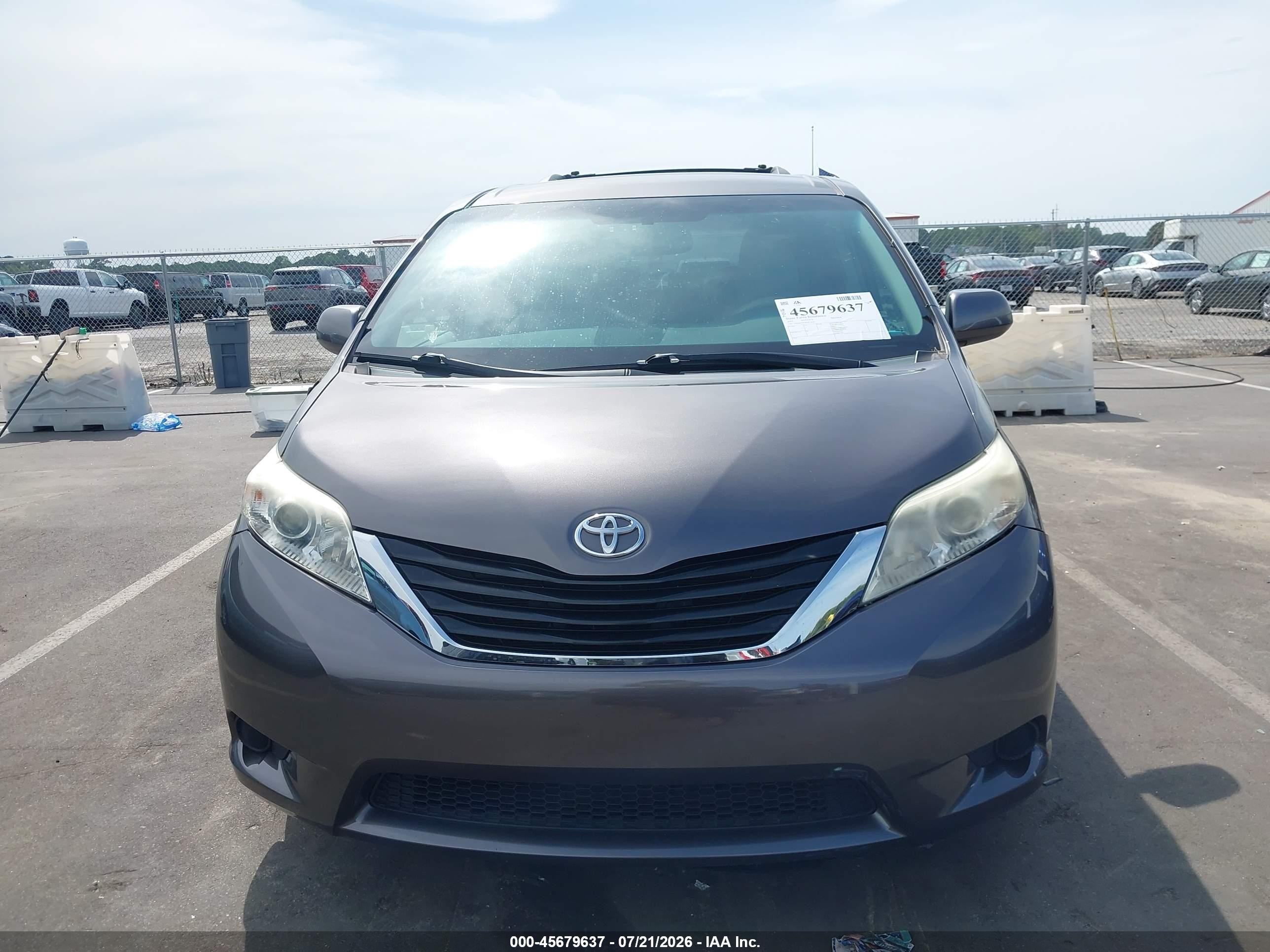 2012 Toyota Sienna Le V6 8 Passenger Gray vin: 5TDKK3DC8CS218293