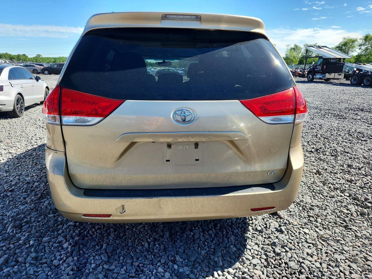 2012 Toyota Sienna Le Tan vin: 5TDKK3DC8CS221629