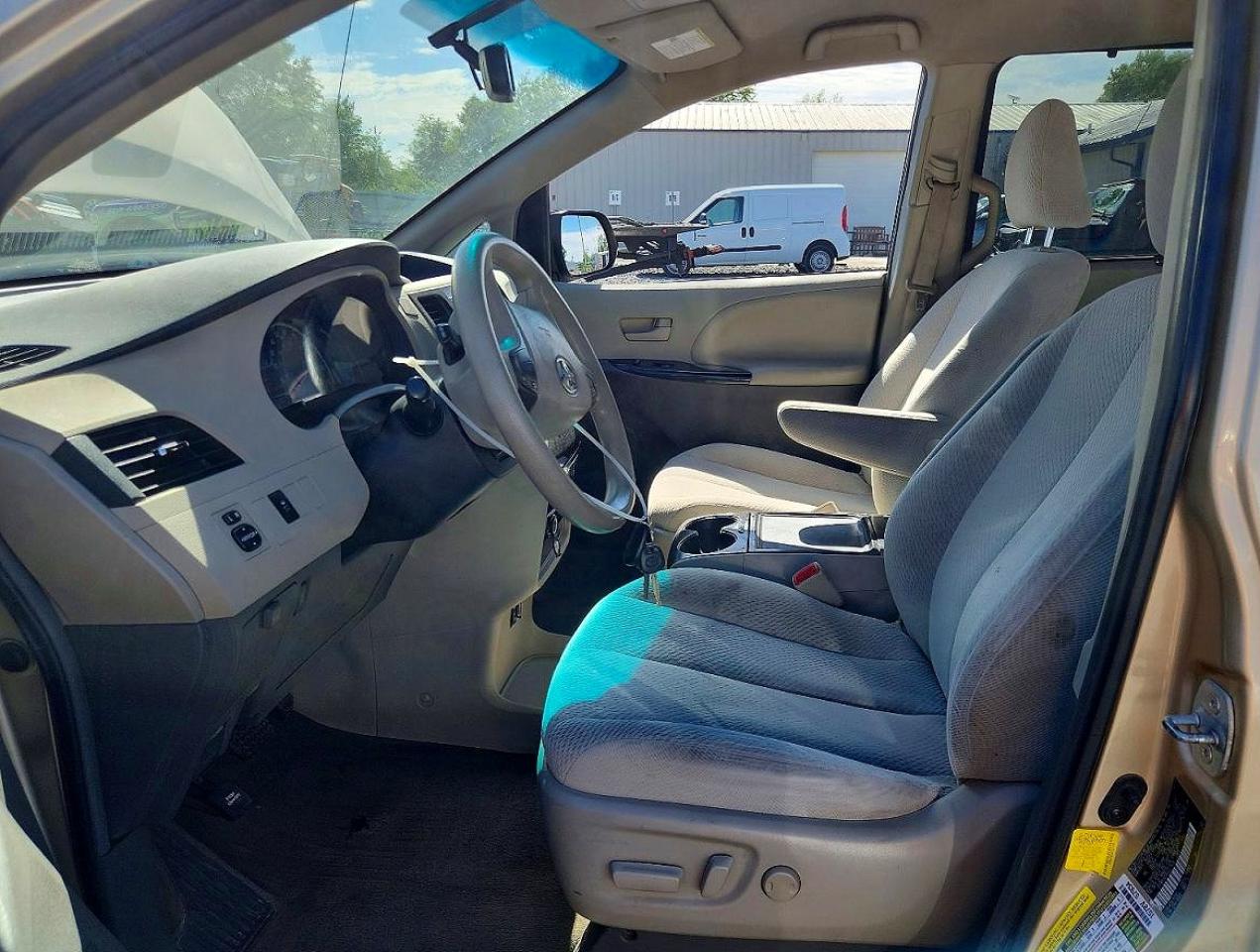 2012 Toyota Sienna Le Tan vin: 5TDKK3DC8CS221629
