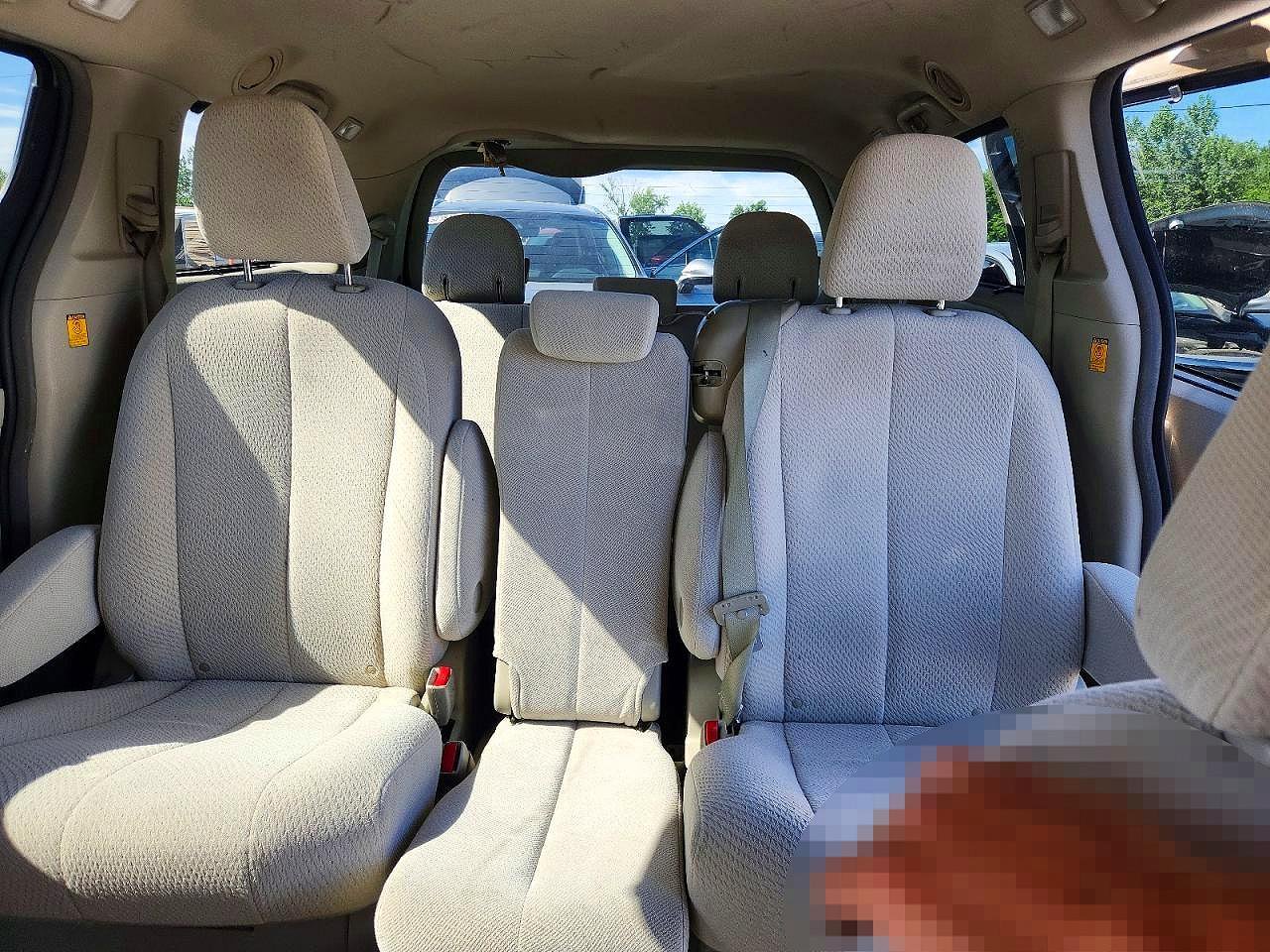 2012 Toyota Sienna Le Tan vin: 5TDKK3DC8CS221629