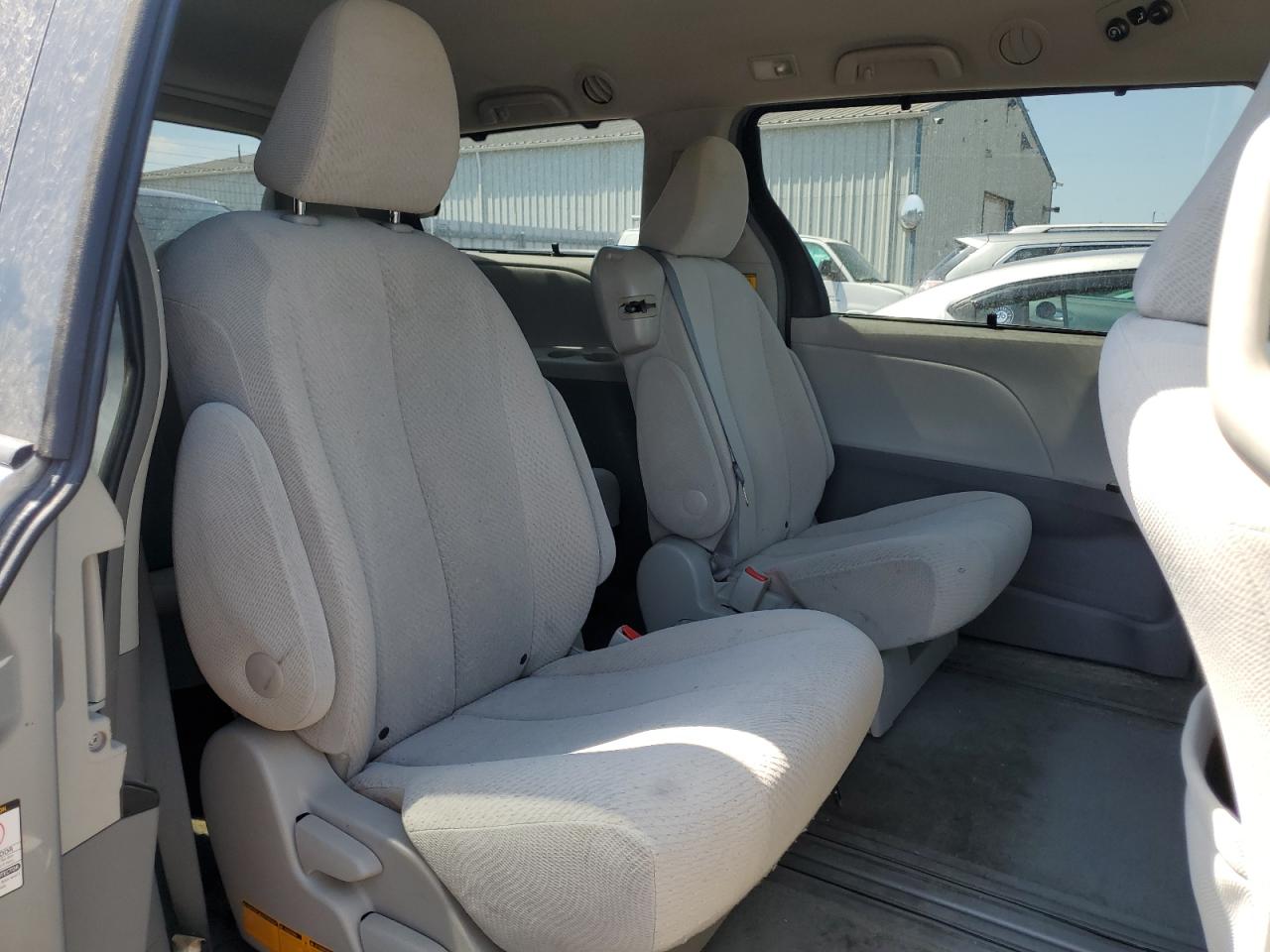 2012 Toyota Sienna Le Silver vin: 5TDKK3DC8CS231500