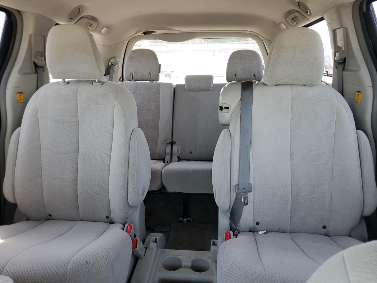 2012 Toyota Sienna Le Silver vin: 5TDKK3DC8CS231500
