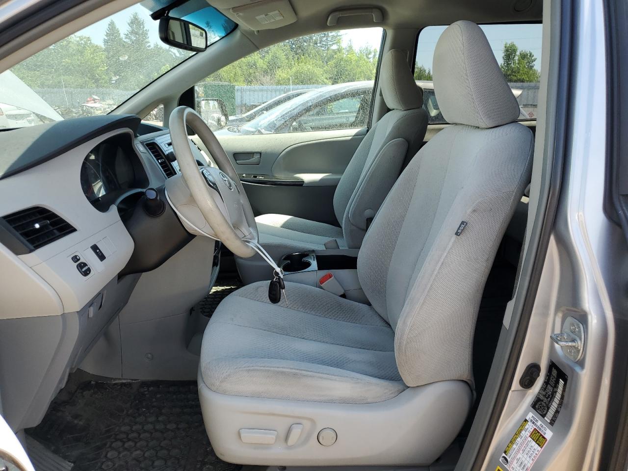 2012 Toyota Sienna Le Silver vin: 5TDKK3DC8CS231500