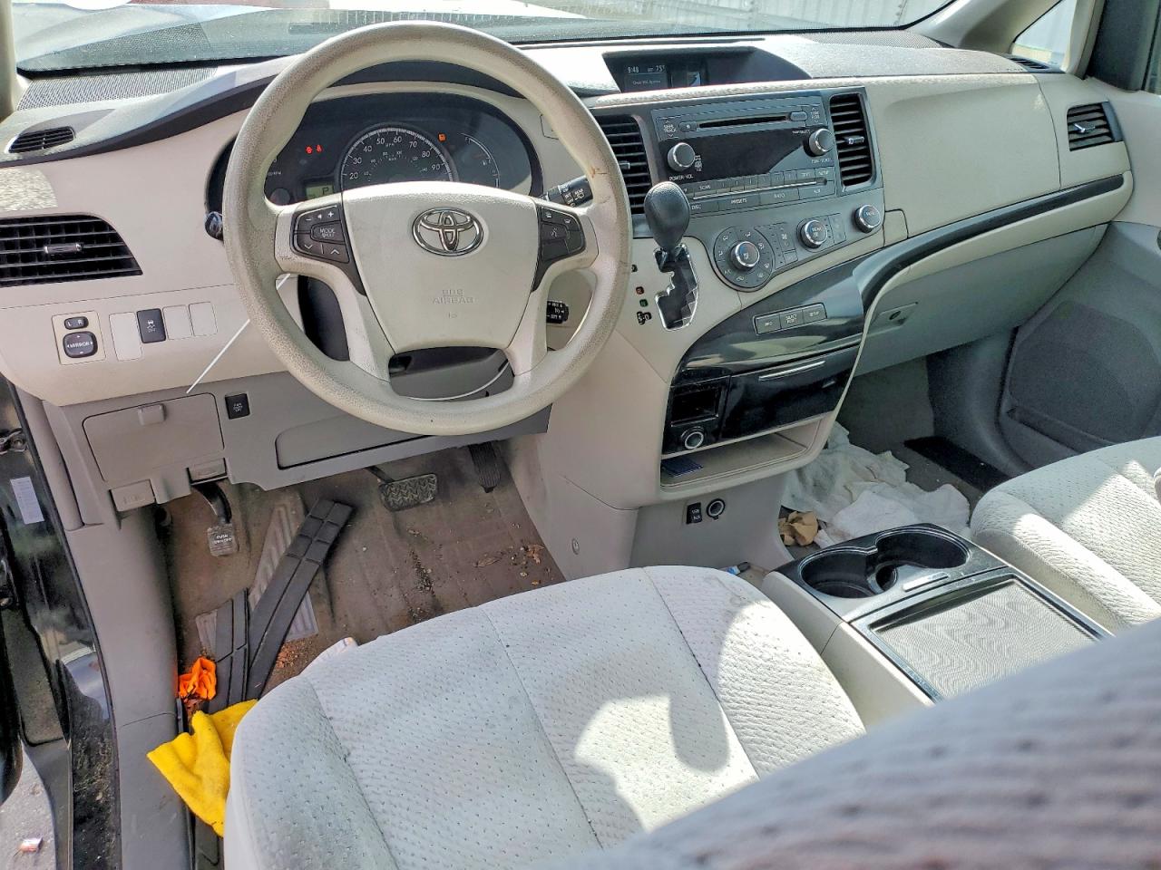 2012 Toyota Sienna Le Black vin: 5TDKK3DC8CS231898