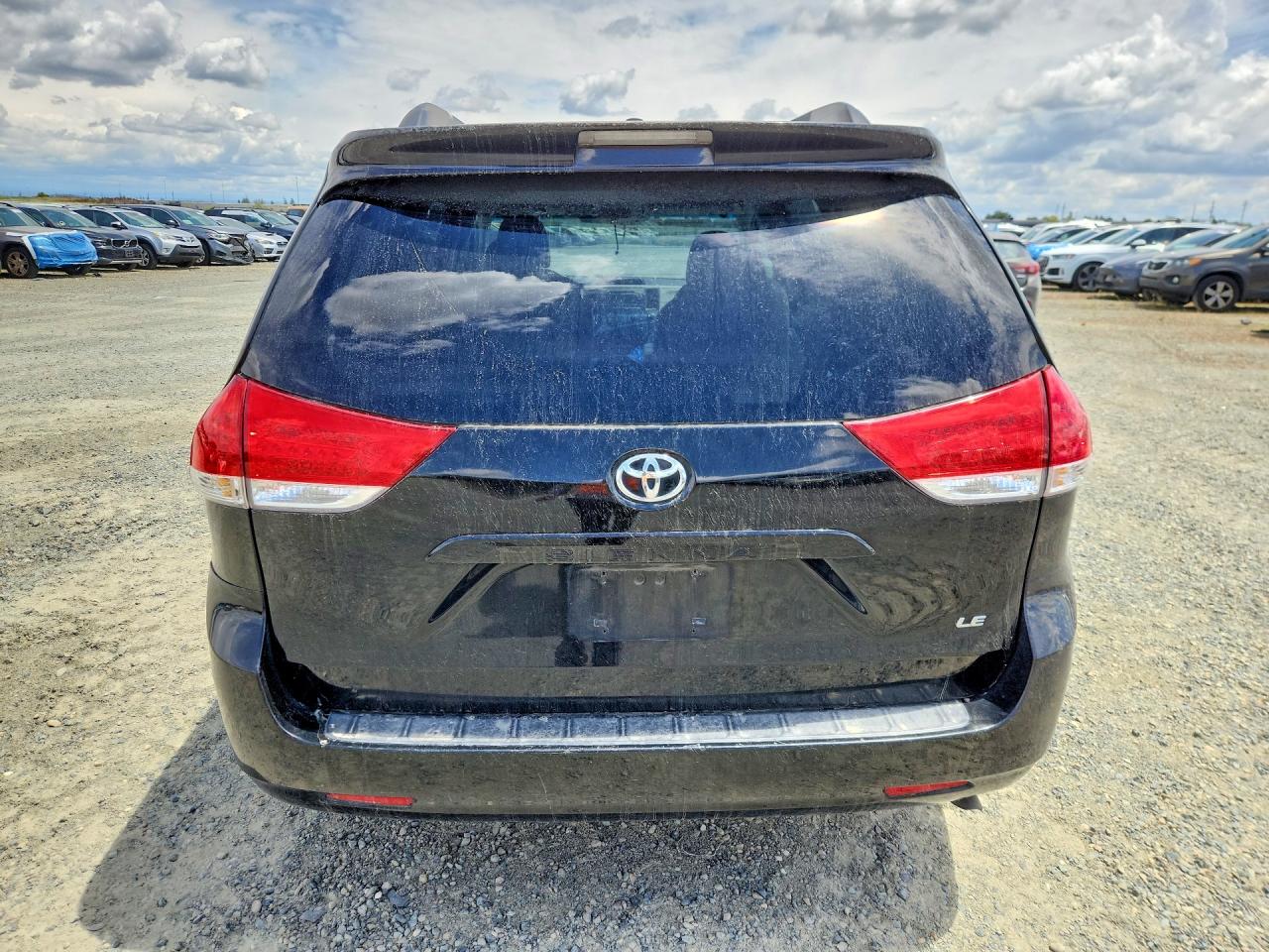 2012 Toyota Sienna Le Black vin: 5TDKK3DC8CS231898