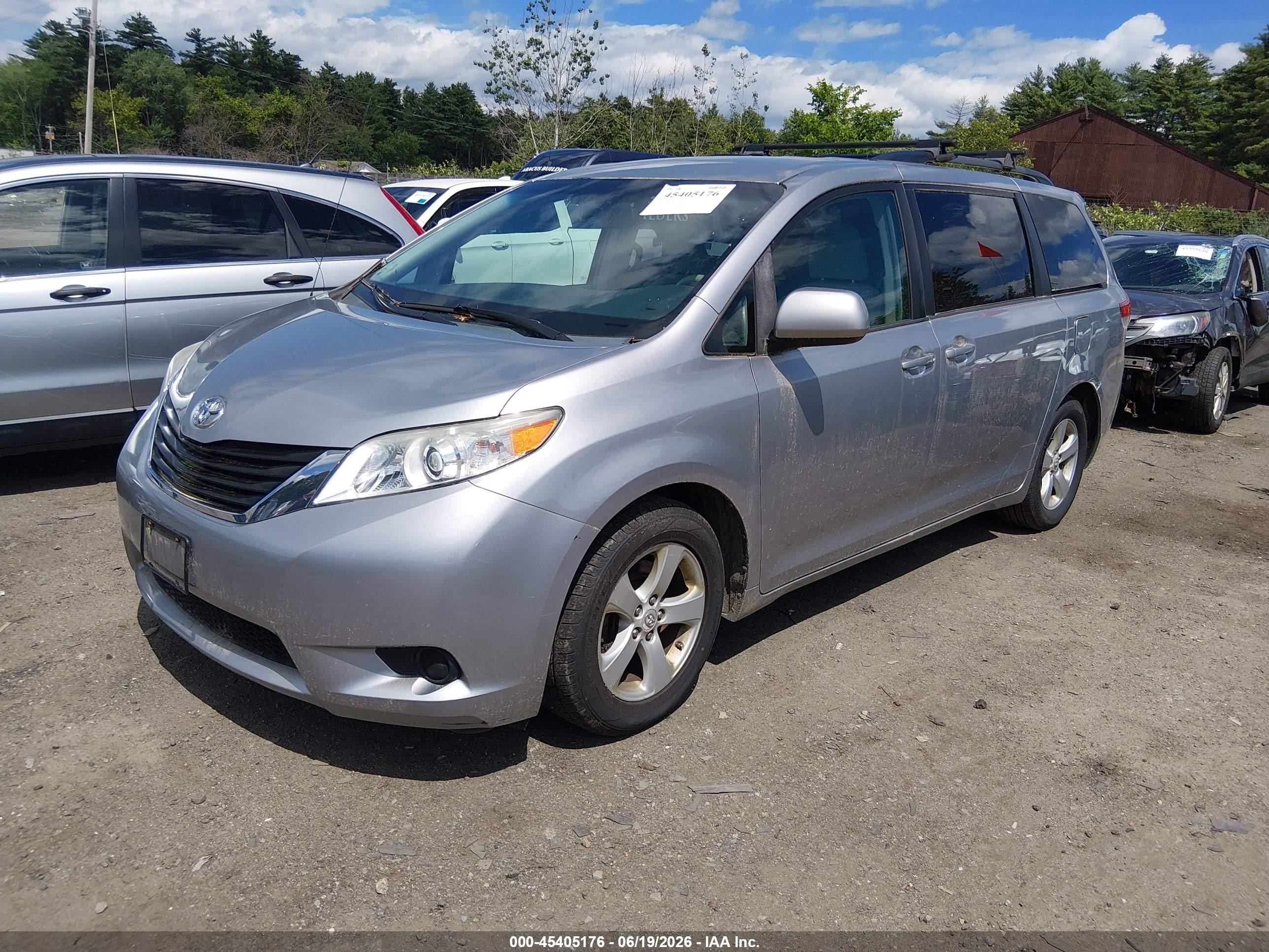 2012 Toyota Sienna Le V6 8 Passenger Silver vin: 5TDKK3DC8CS235367