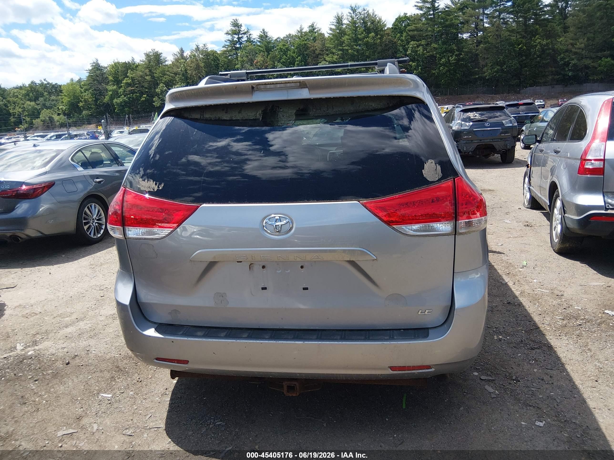 2012 Toyota Sienna Le V6 8 Passenger Silver vin: 5TDKK3DC8CS235367