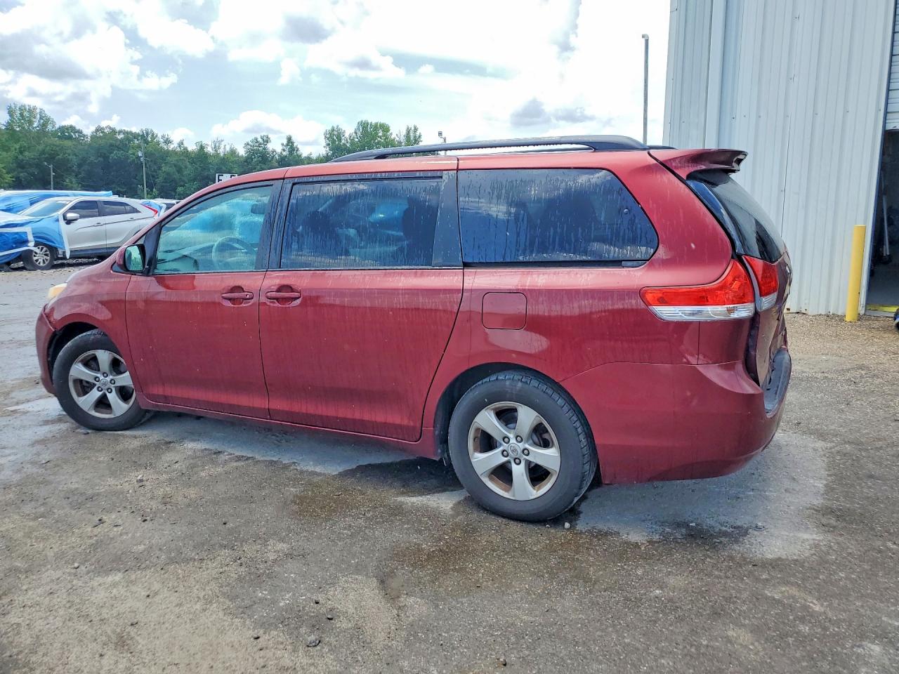 2012 Toyota Sienna Le Красный vin: 5TDKK3DC8CS244411