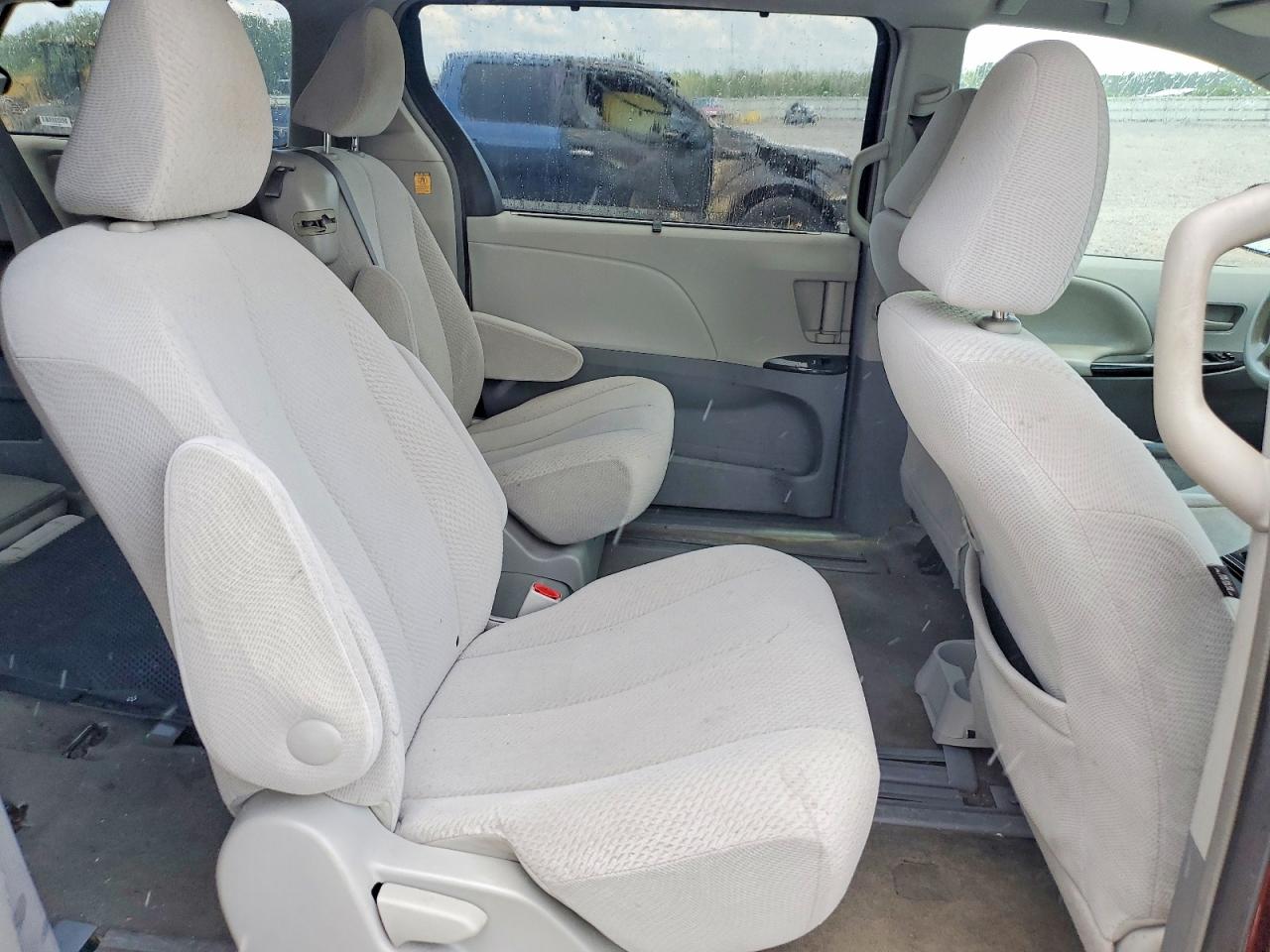 2012 Toyota Sienna Le Красный vin: 5TDKK3DC8CS244411