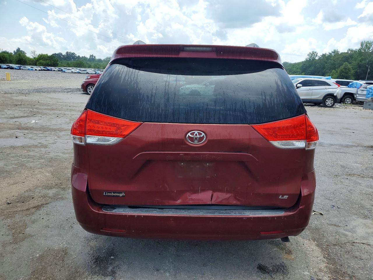 2012 Toyota Sienna Le Красный vin: 5TDKK3DC8CS244411