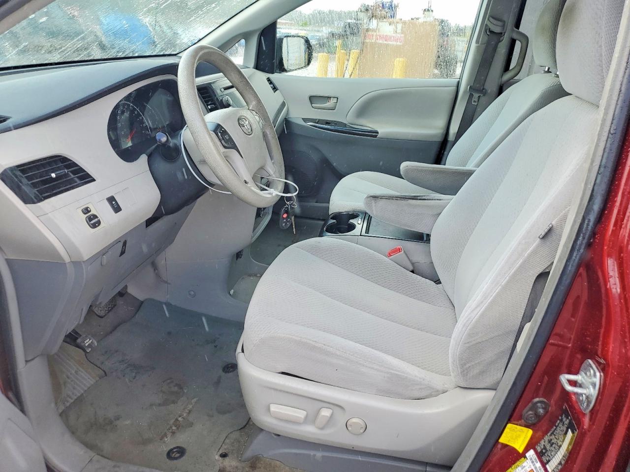 2012 Toyota Sienna Le Красный vin: 5TDKK3DC8CS244411