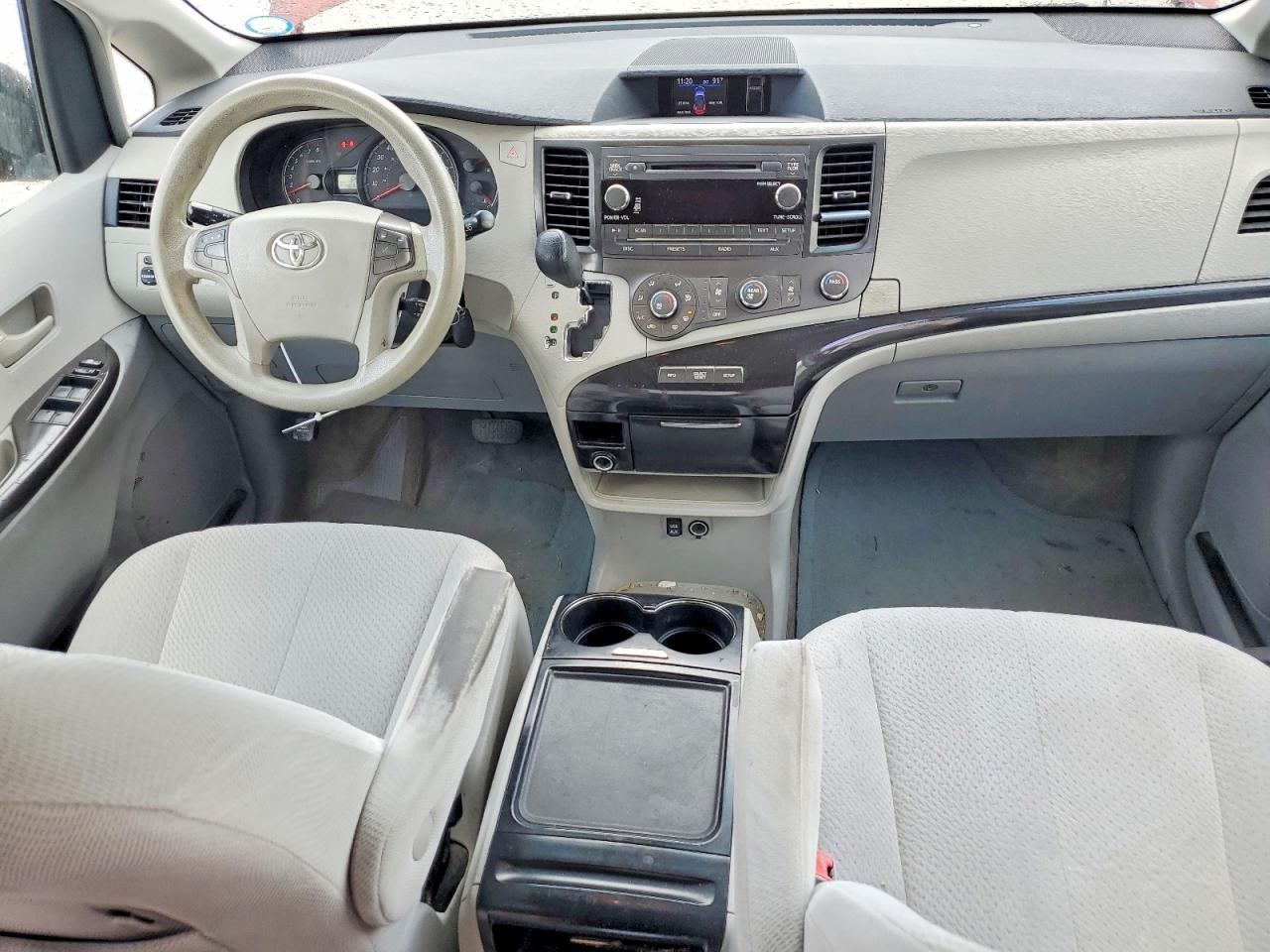 2012 Toyota Sienna Le Красный vin: 5TDKK3DC8CS244411