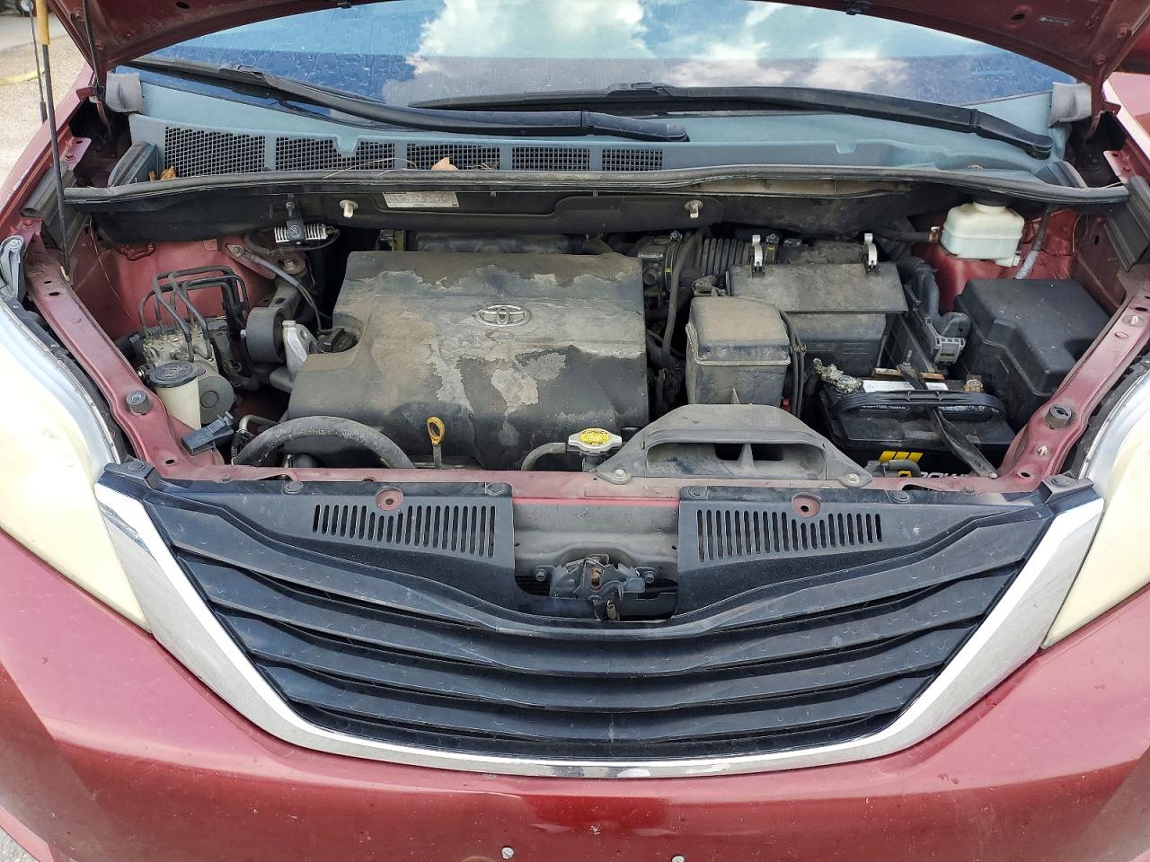 2012 Toyota Sienna Le Красный vin: 5TDKK3DC8CS244411