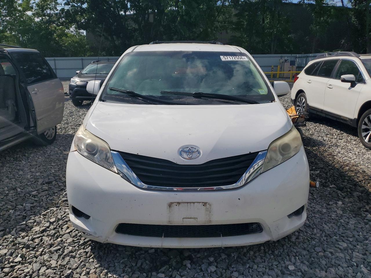 2012 Toyota Sienna Le White vin: 5TDKK3DC8CS244425