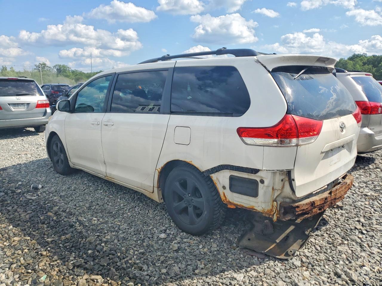 2012 Toyota Sienna Le White vin: 5TDKK3DC8CS244425