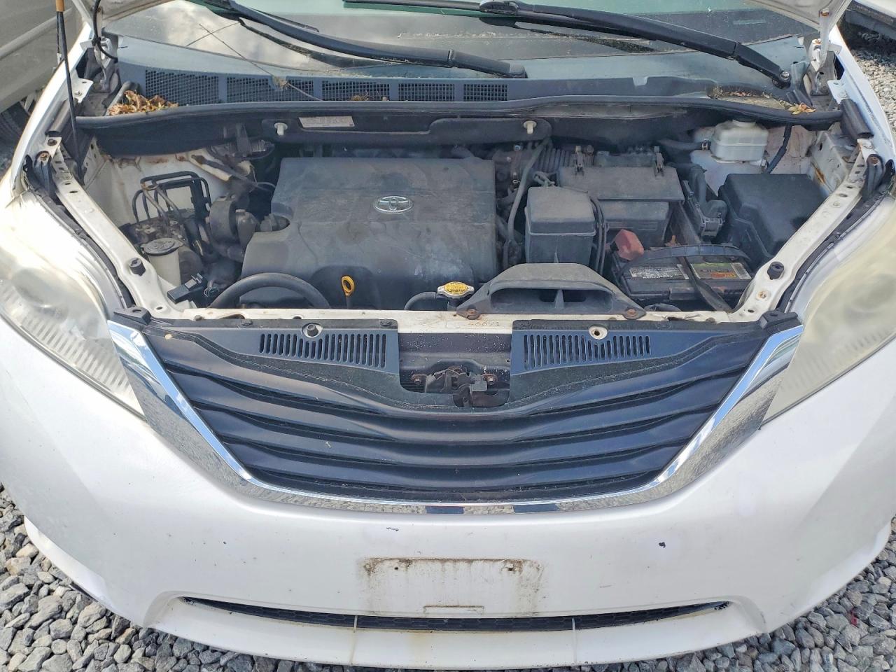 2012 Toyota Sienna Le White vin: 5TDKK3DC8CS244425