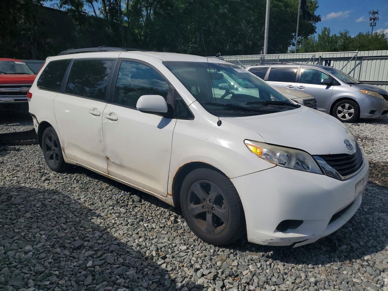 2012 Toyota Sienna Le White vin: 5TDKK3DC8CS244425