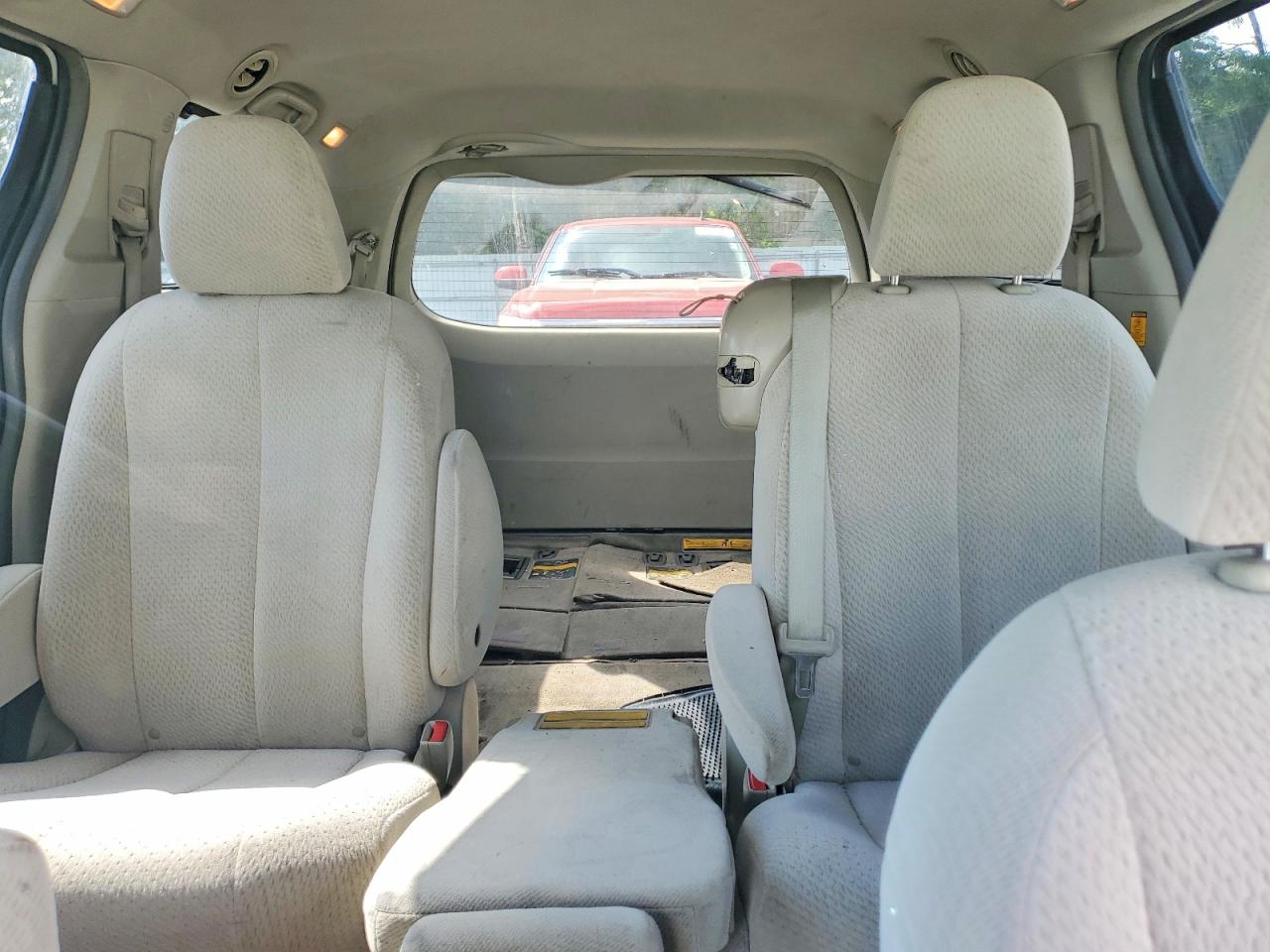 2012 Toyota Sienna Le White vin: 5TDKK3DC8CS244425