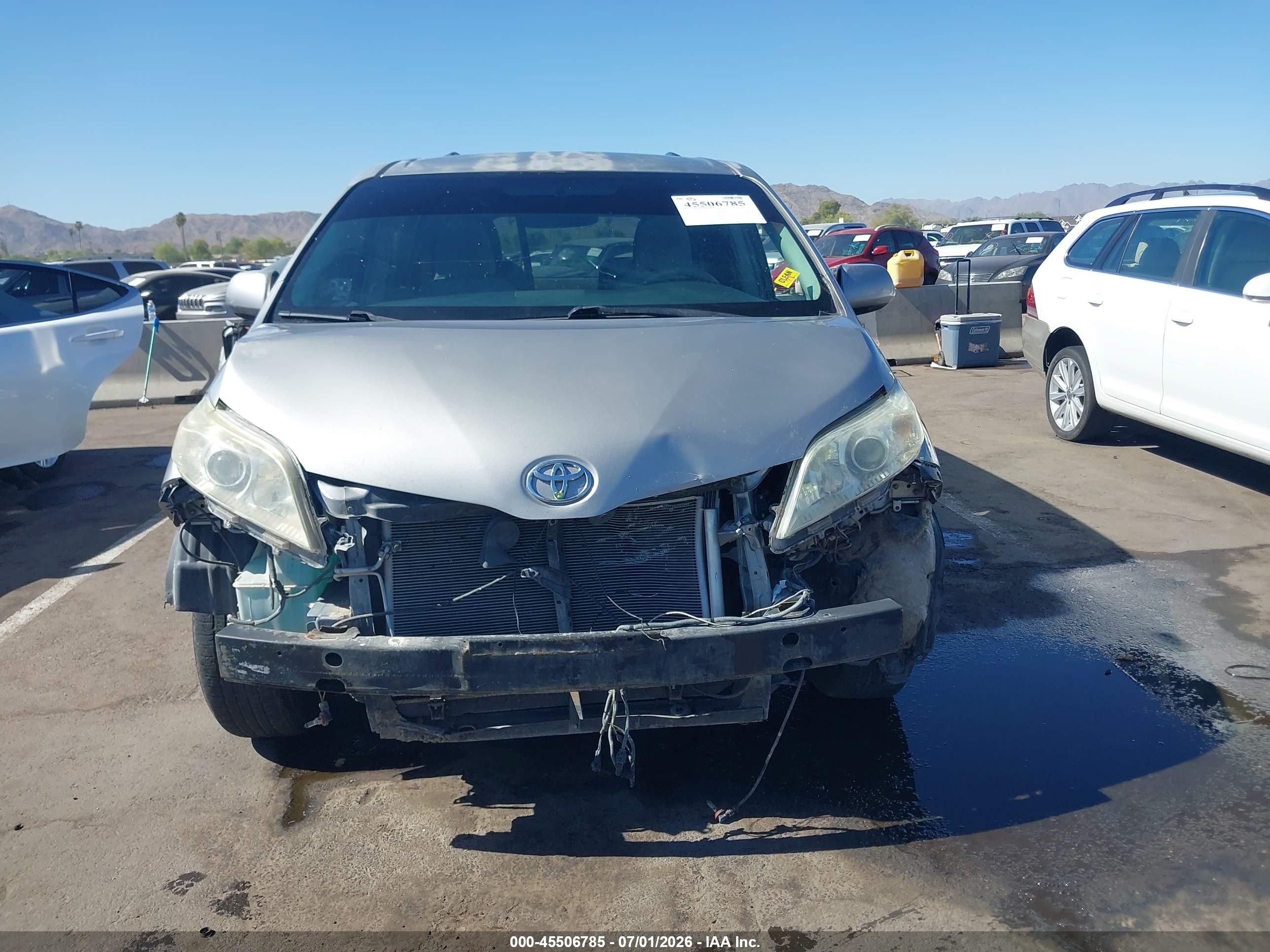 2012 Toyota Sienna Le V6 8 Passenger Серебряный vin: 5TDKK3DC8CS246353