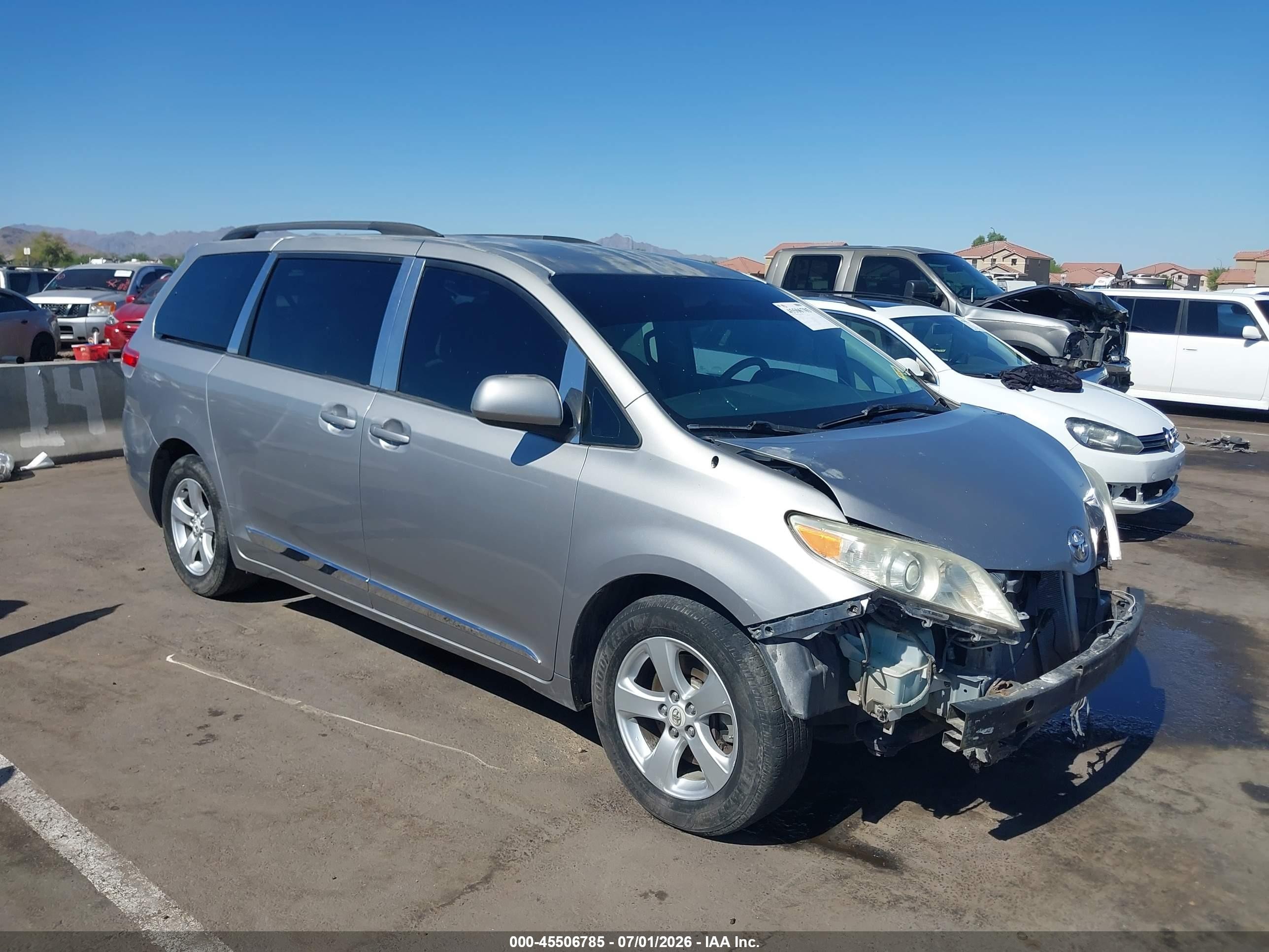 2012 Toyota Sienna Le V6 8 Passenger Silver vin: 5TDKK3DC8CS246353