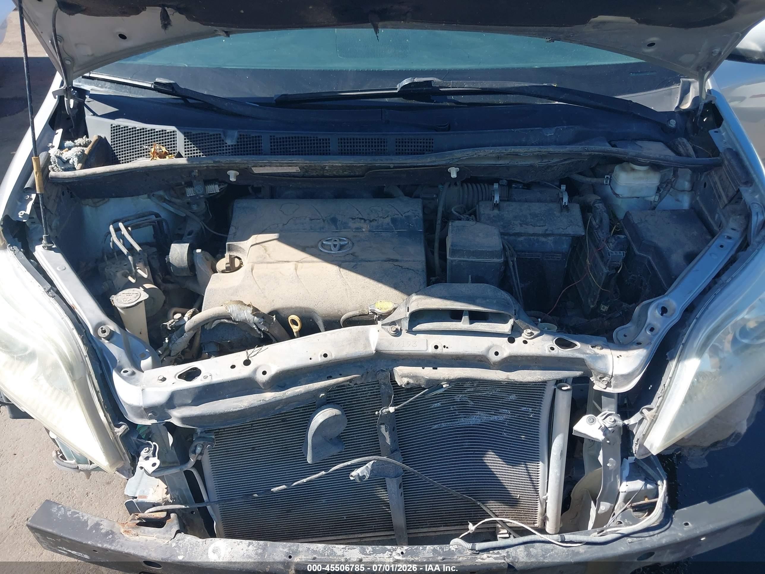 2012 Toyota Sienna Le V6 8 Passenger Серебряный vin: 5TDKK3DC8CS246353