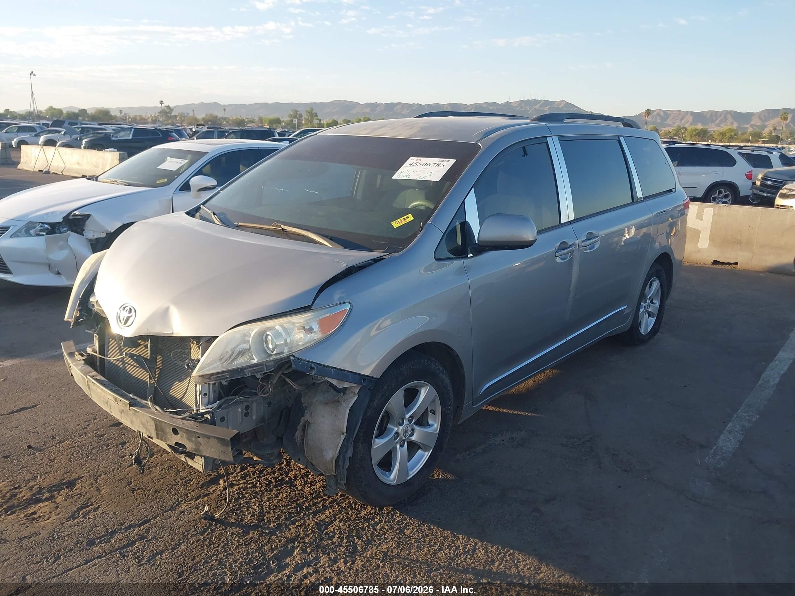 2012 Toyota Sienna Le V6 8 Passenger Серебряный vin: 5TDKK3DC8CS246353