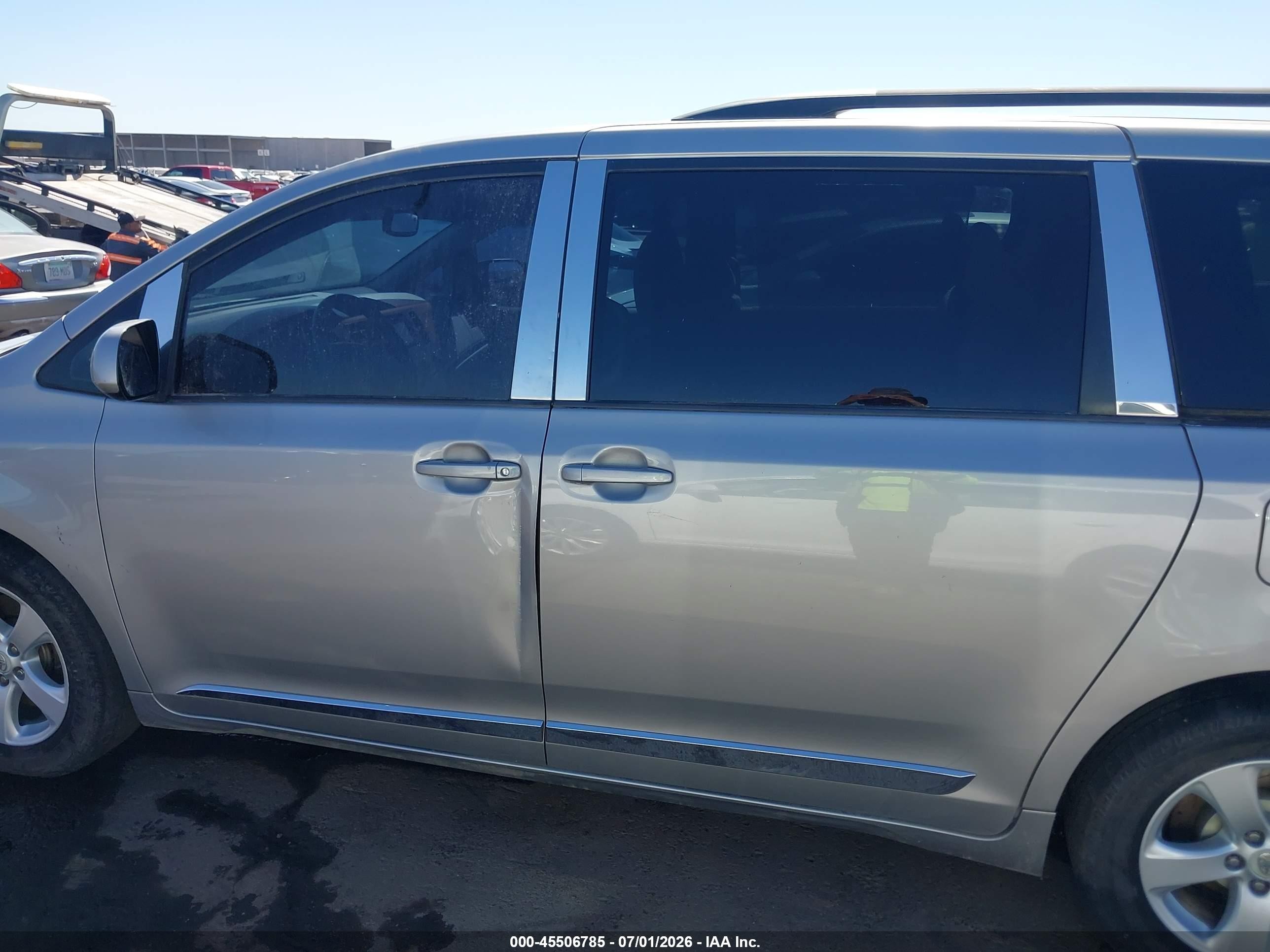 2012 Toyota Sienna Le V6 8 Passenger Серебряный vin: 5TDKK3DC8CS246353